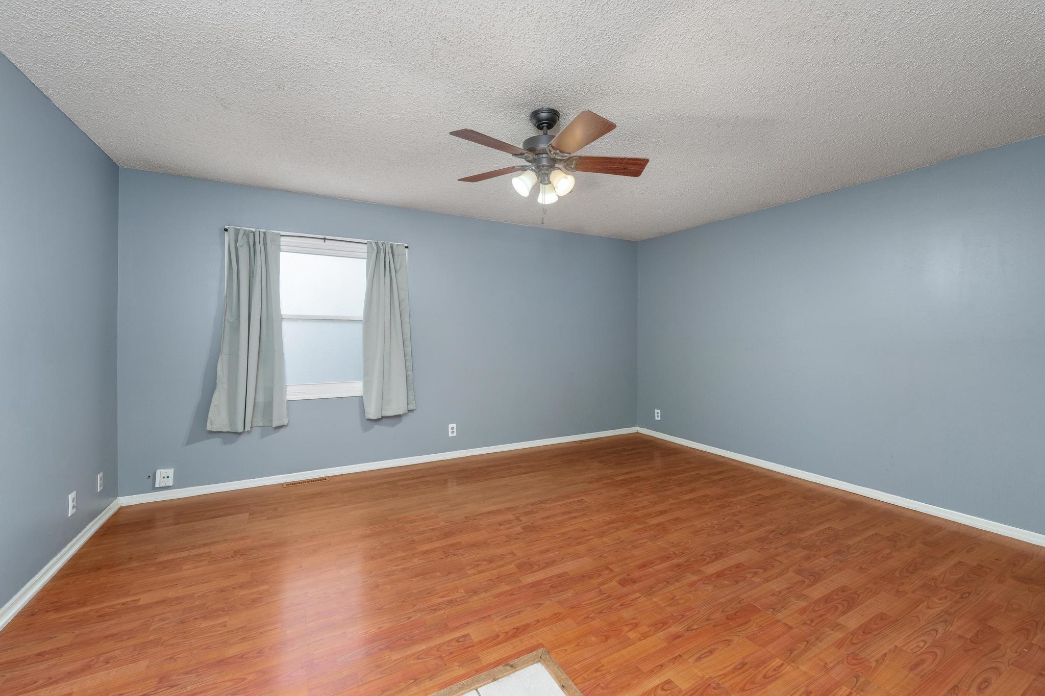 1441 N Lark Ln Property Photo 12
