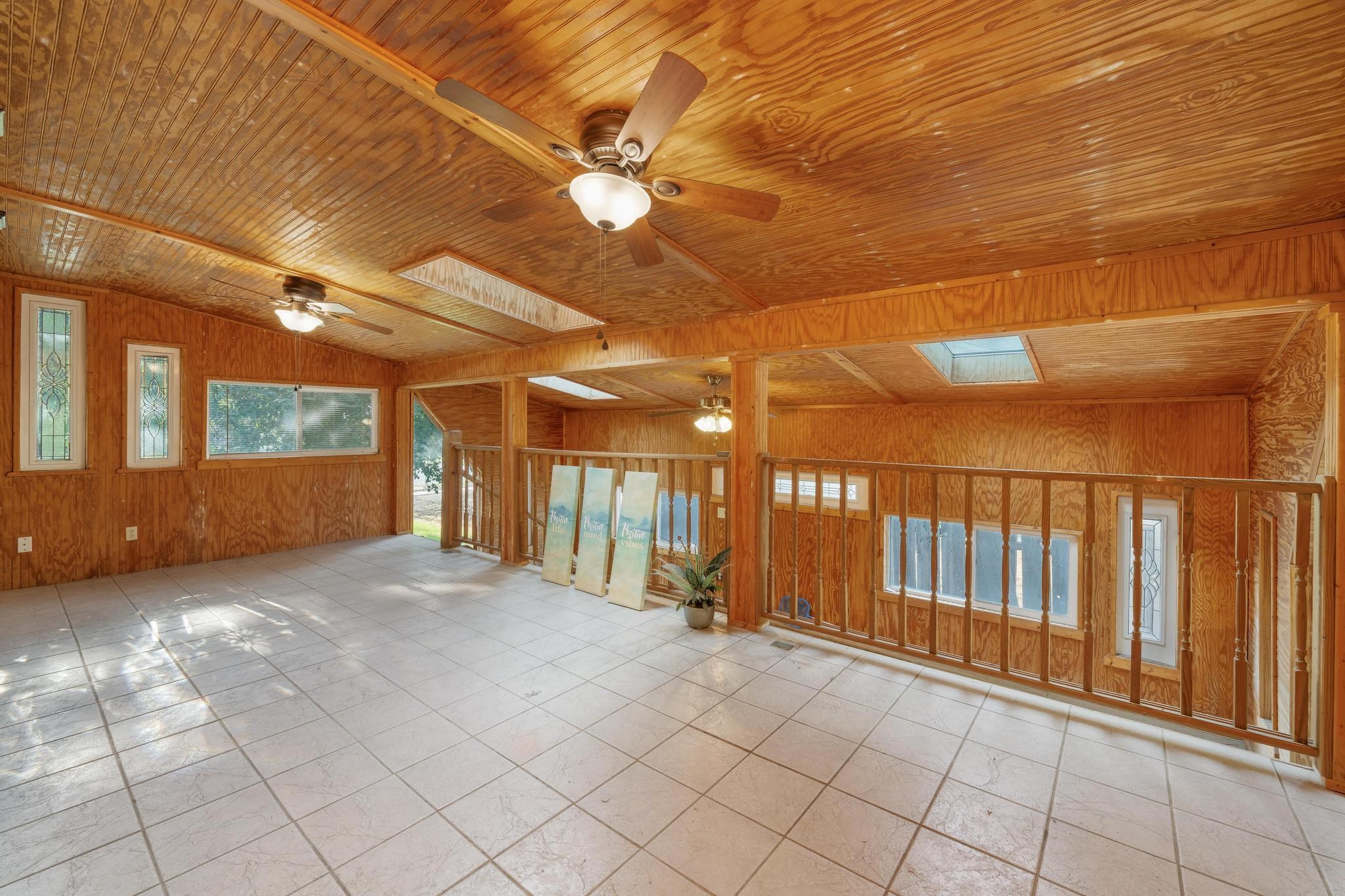 1441 N Lark Ln Property Photo 16