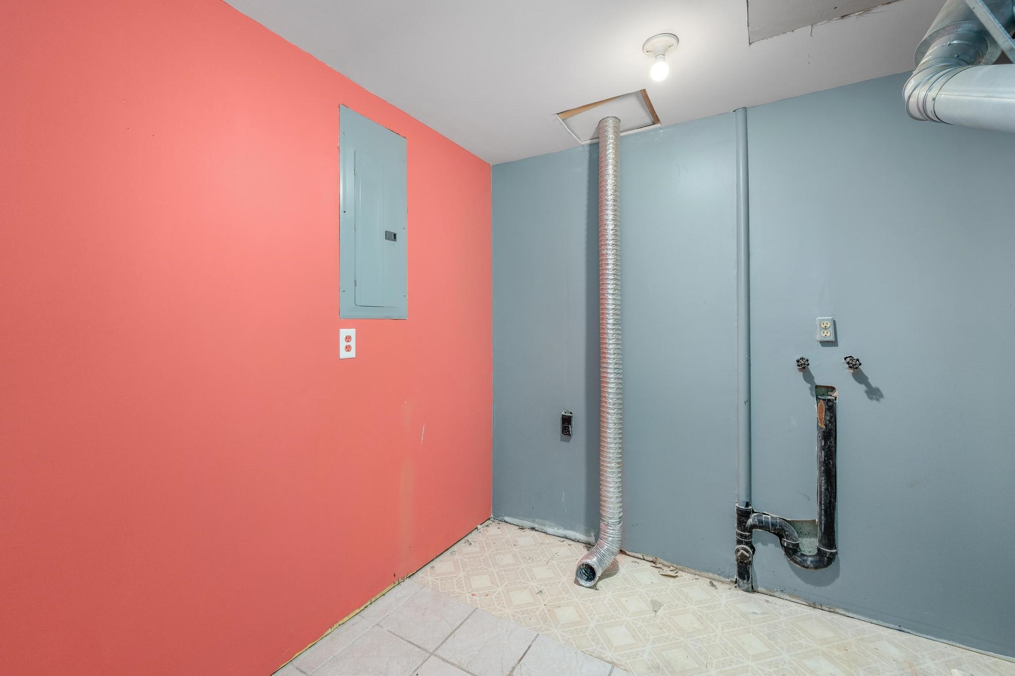 1441 N Lark Ln Property Photo 22