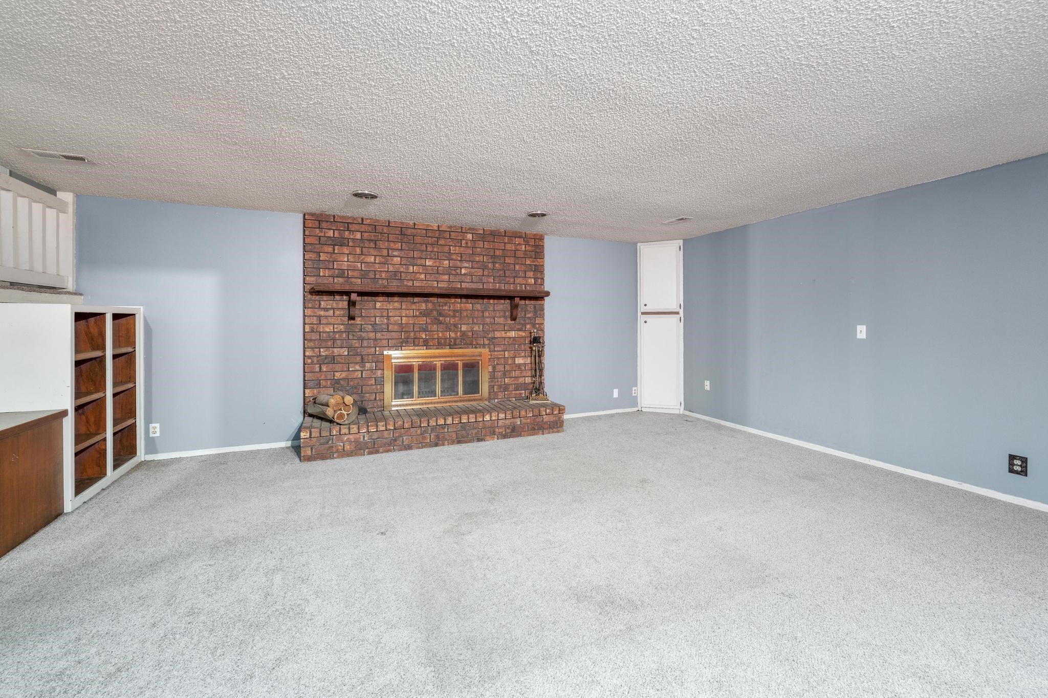 1441 N Lark Ln Property Photo 24
