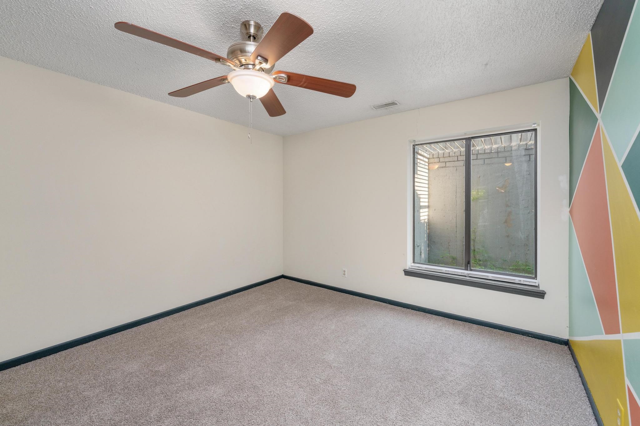 1441 N Lark Ln Property Photo 27