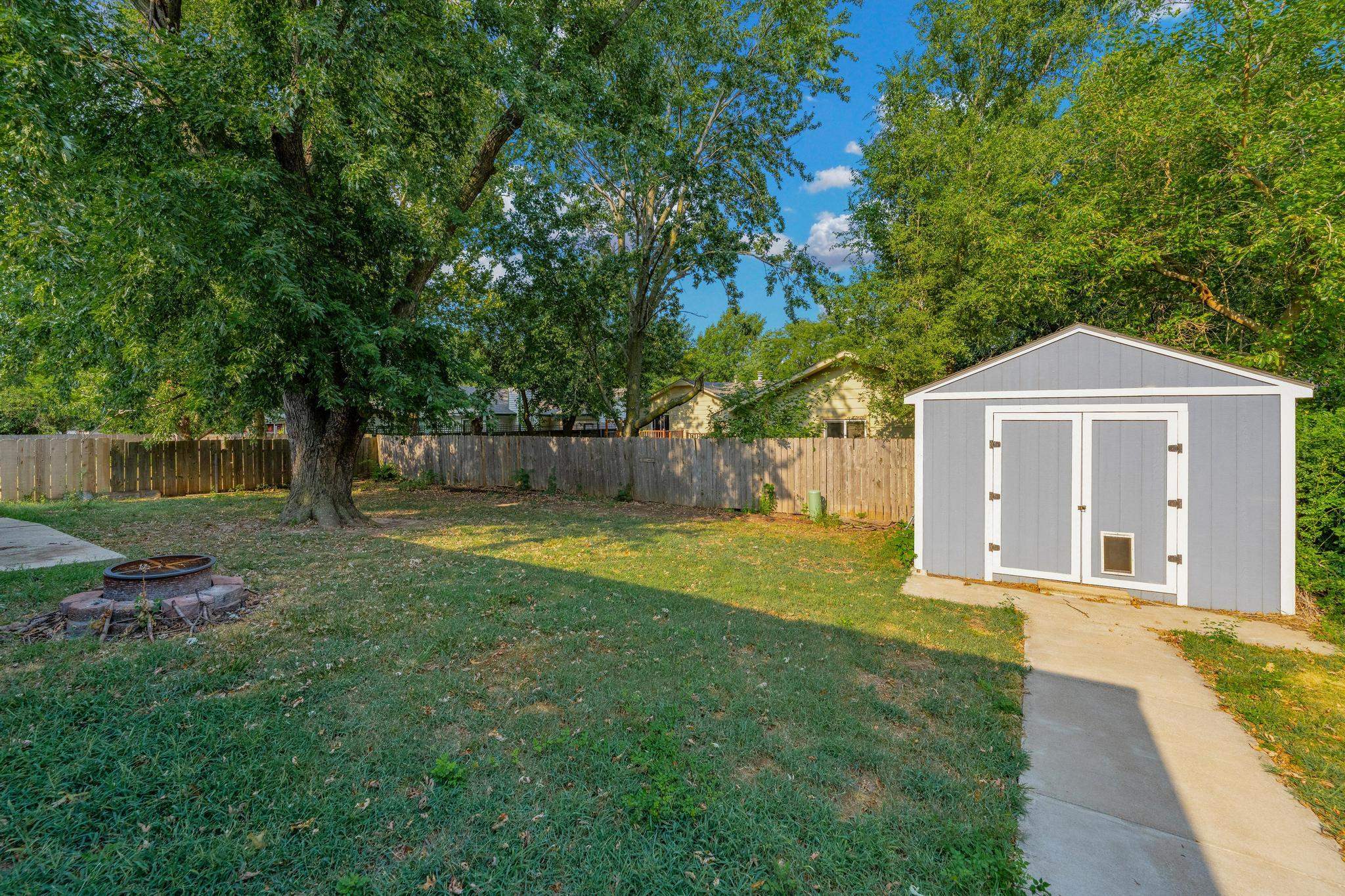 1441 N Lark Ln Property Photo 30
