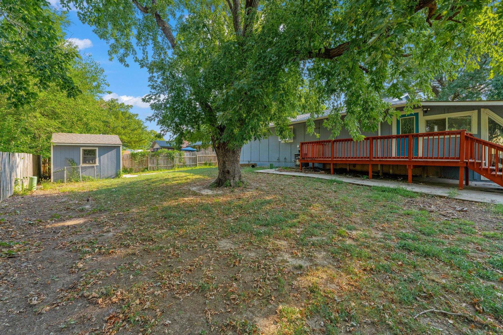 1441 N Lark Ln Property Photo 31
