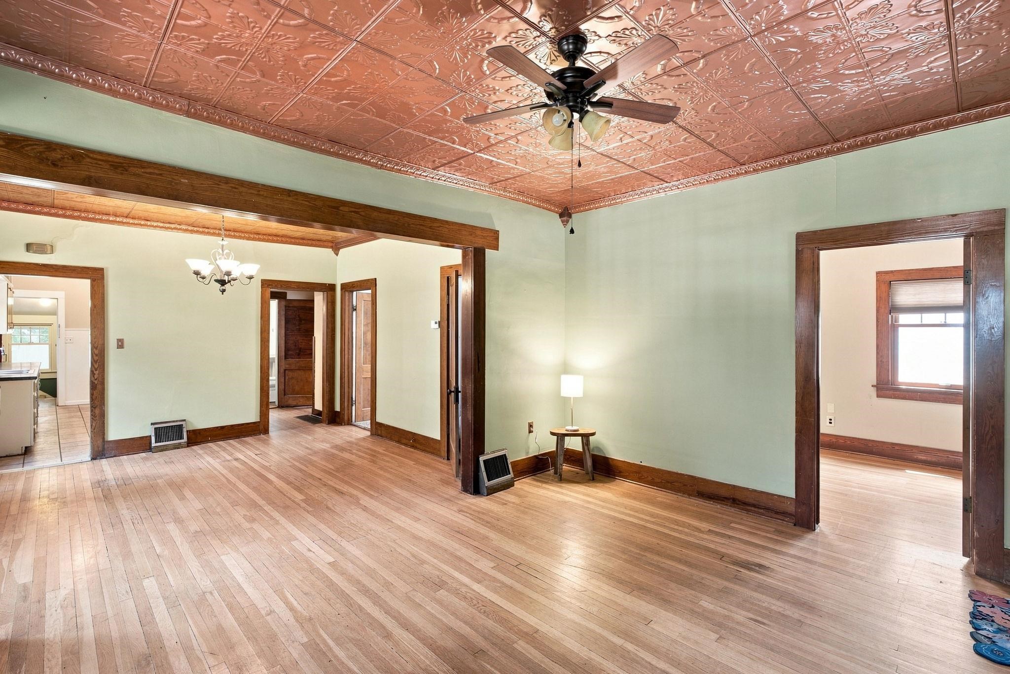 842 N Litchfield Ave Property Photo 3
