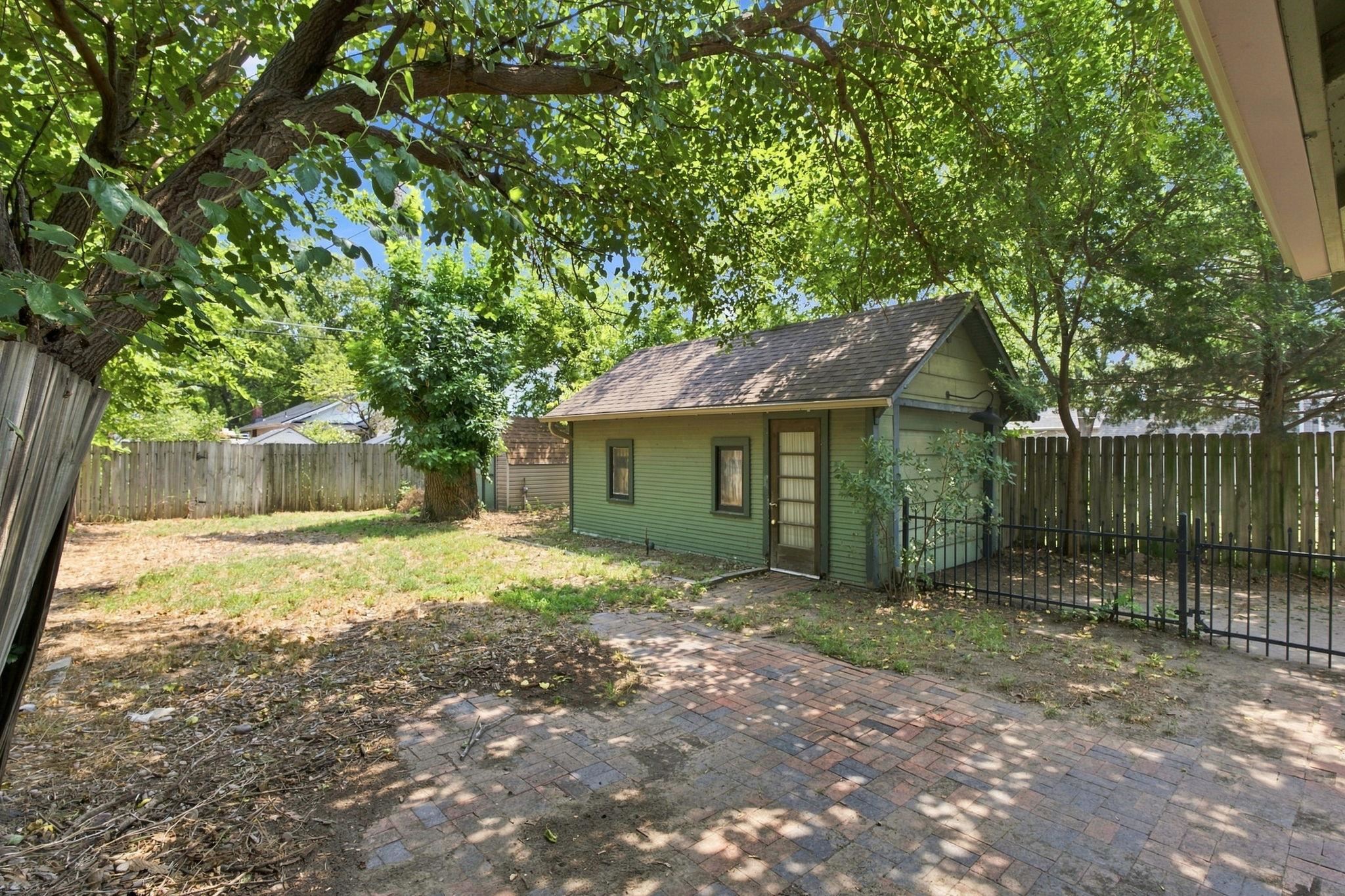 842 N Litchfield Ave Property Photo 16