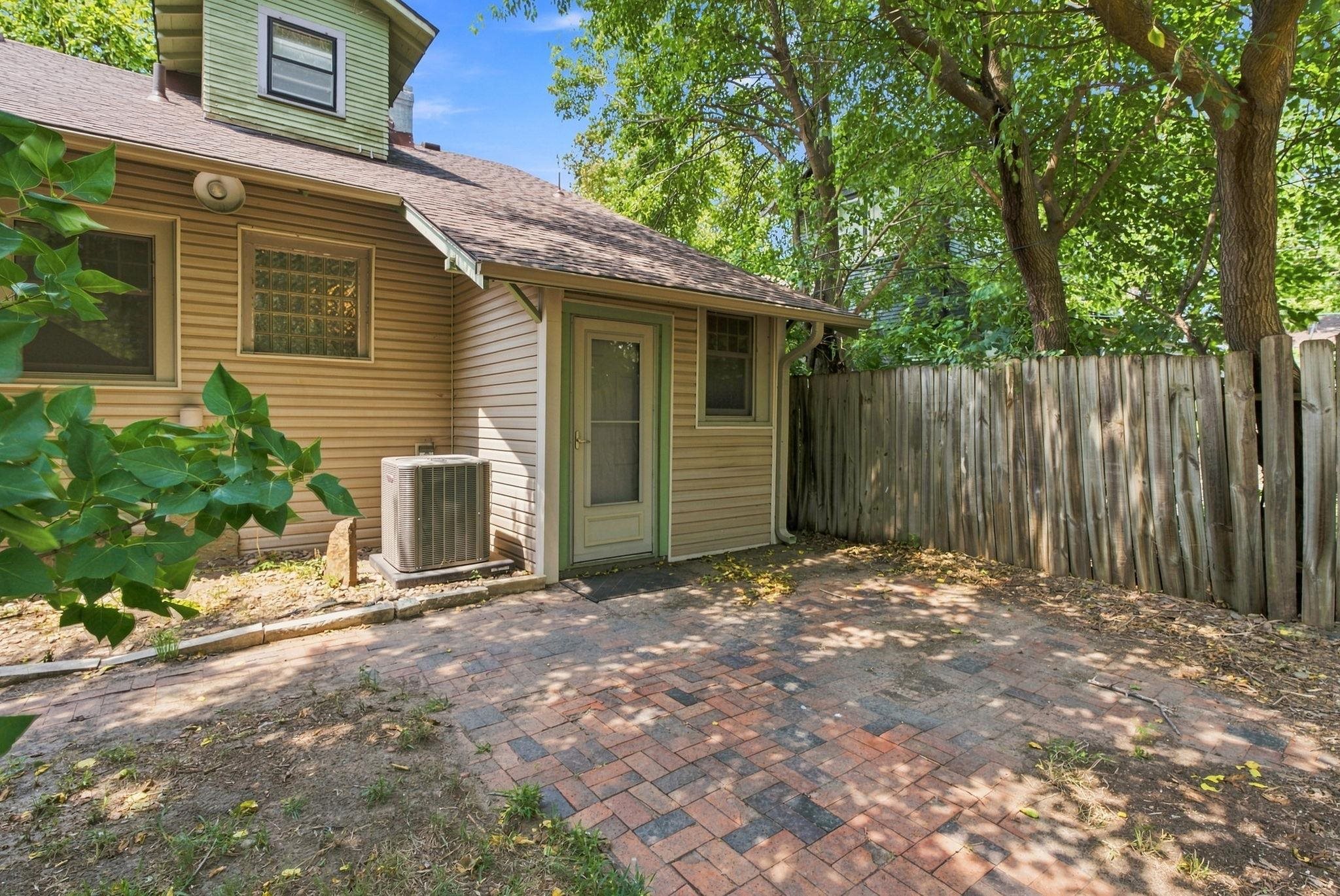 842 N Litchfield Ave Property Photo 17
