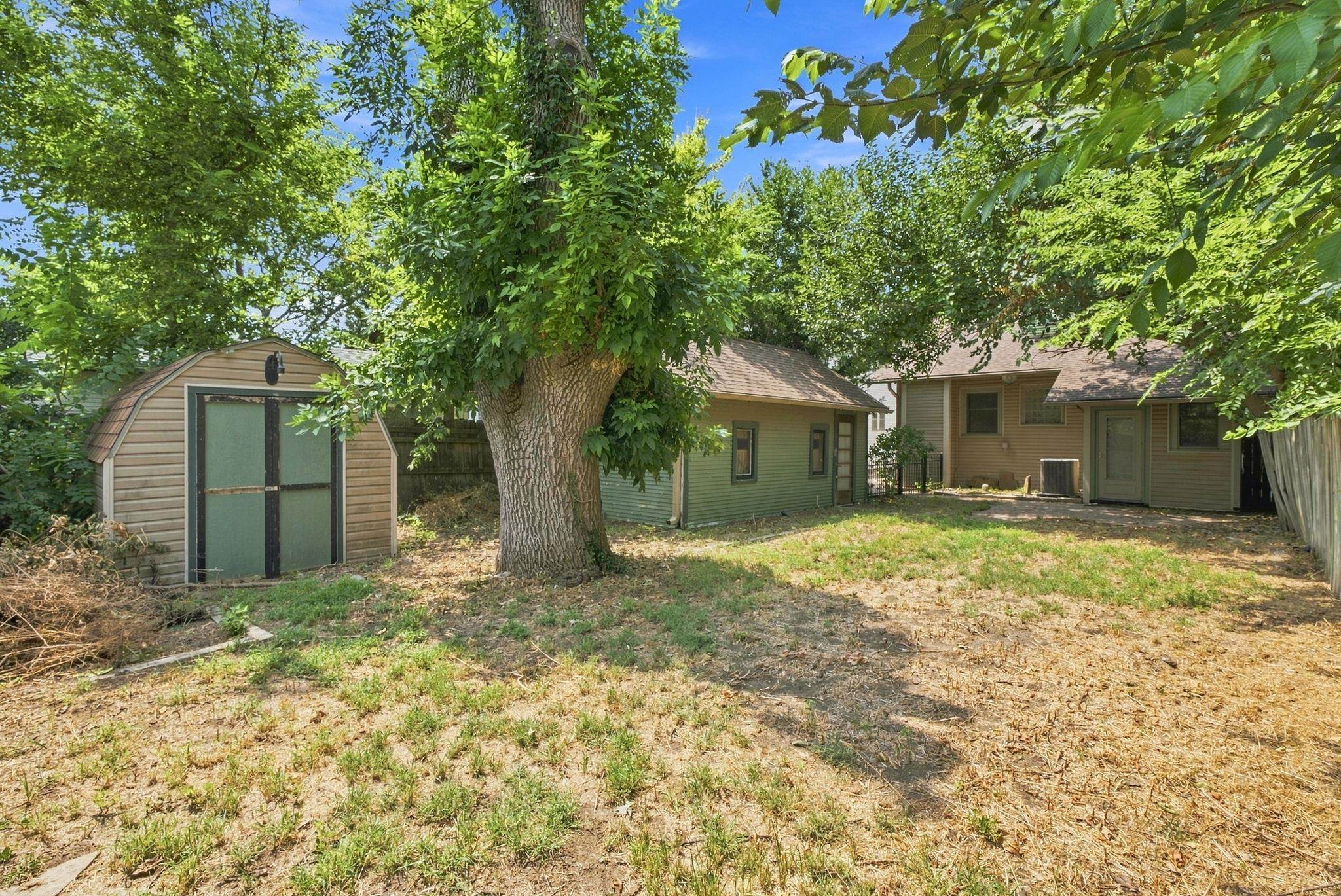 842 N Litchfield Ave Property Photo 18