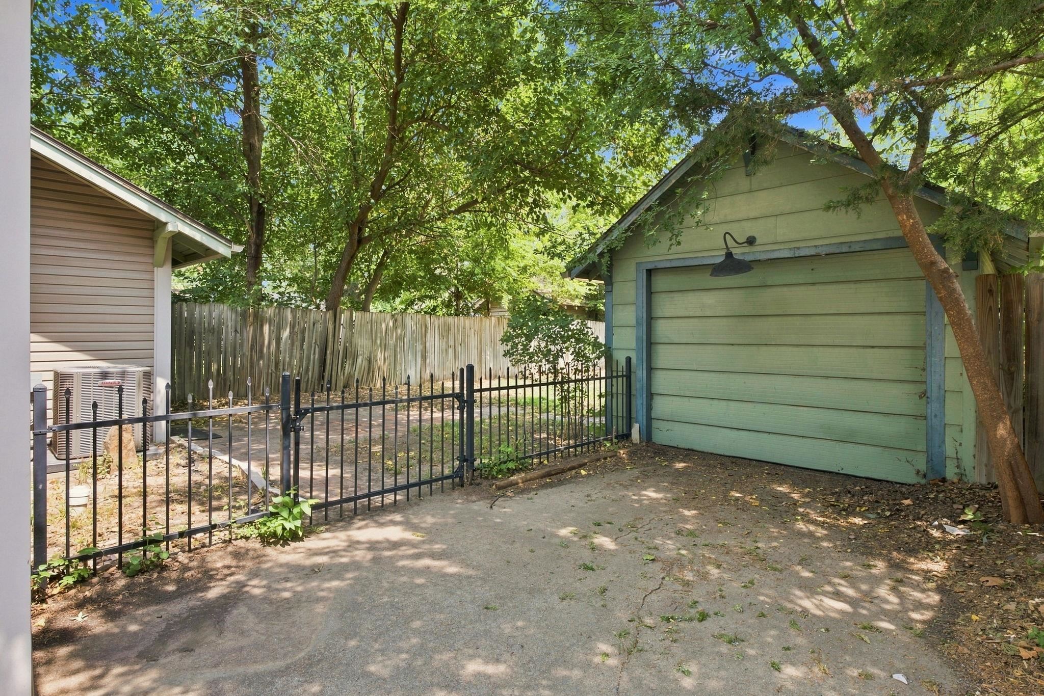 842 N Litchfield Ave Property Photo 19