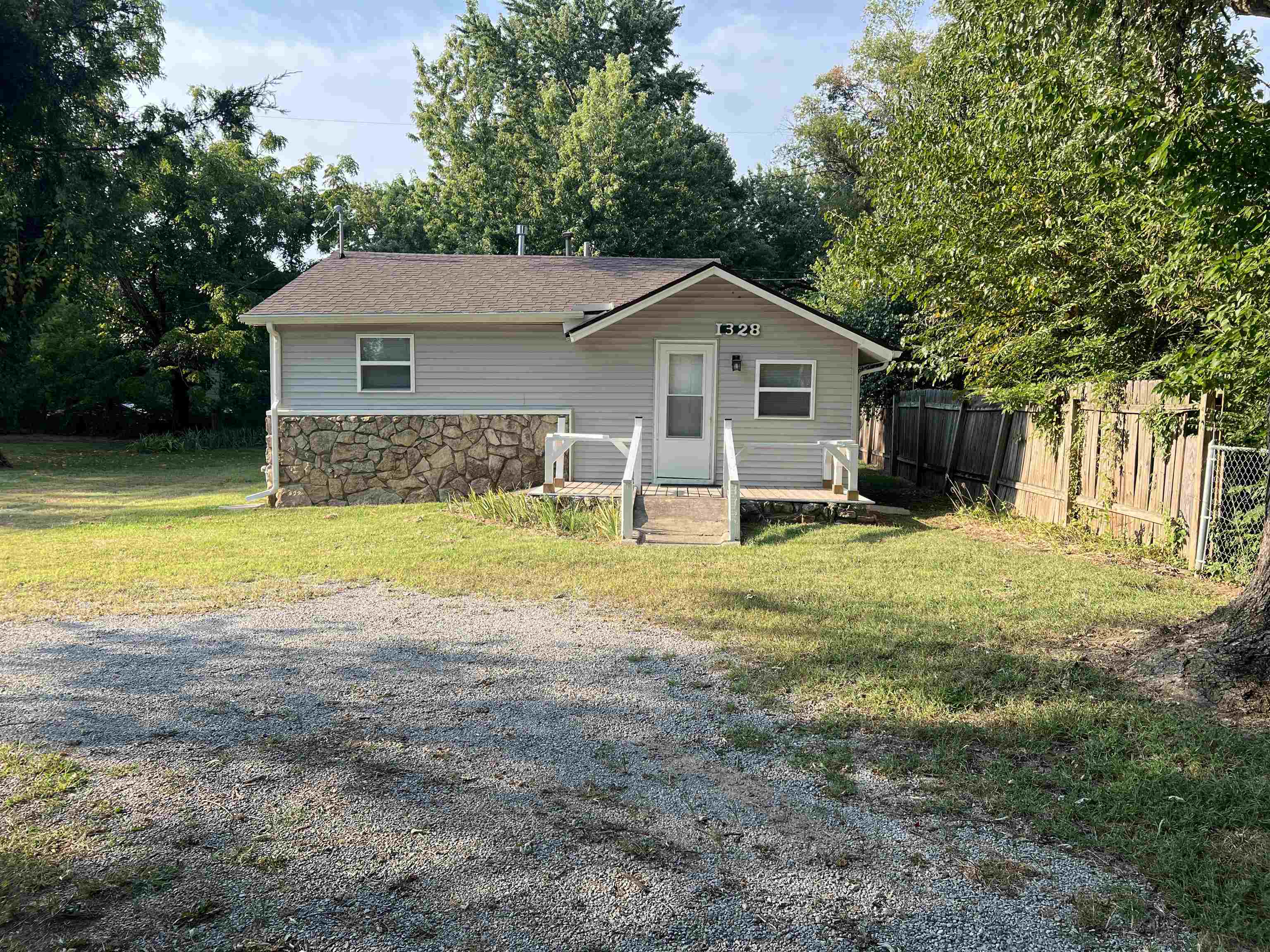 1328 W Oklahoma Property Photo 1