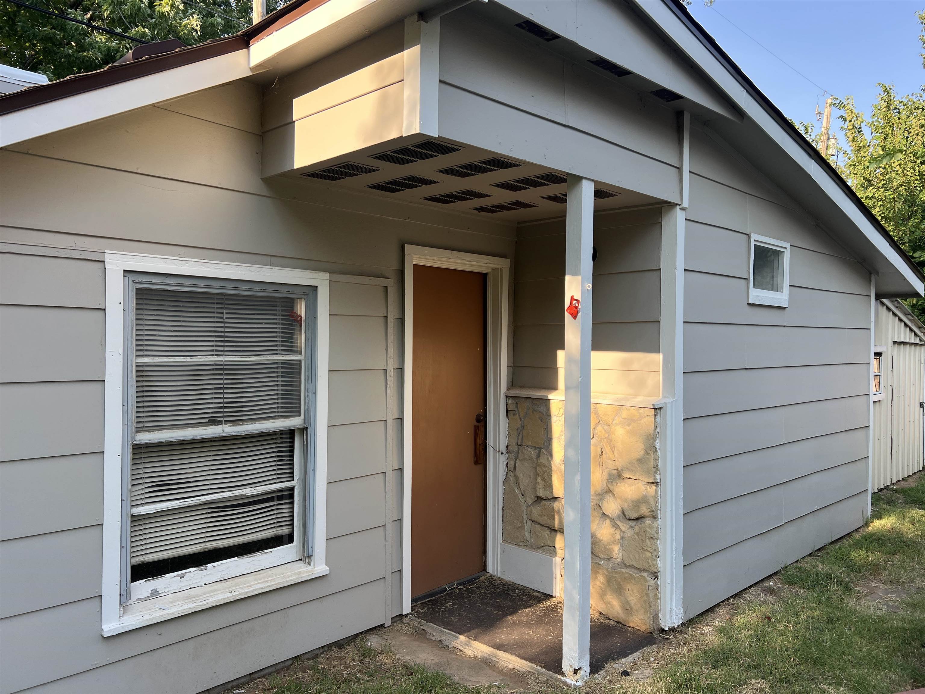1328 W Oklahoma Property Photo 4