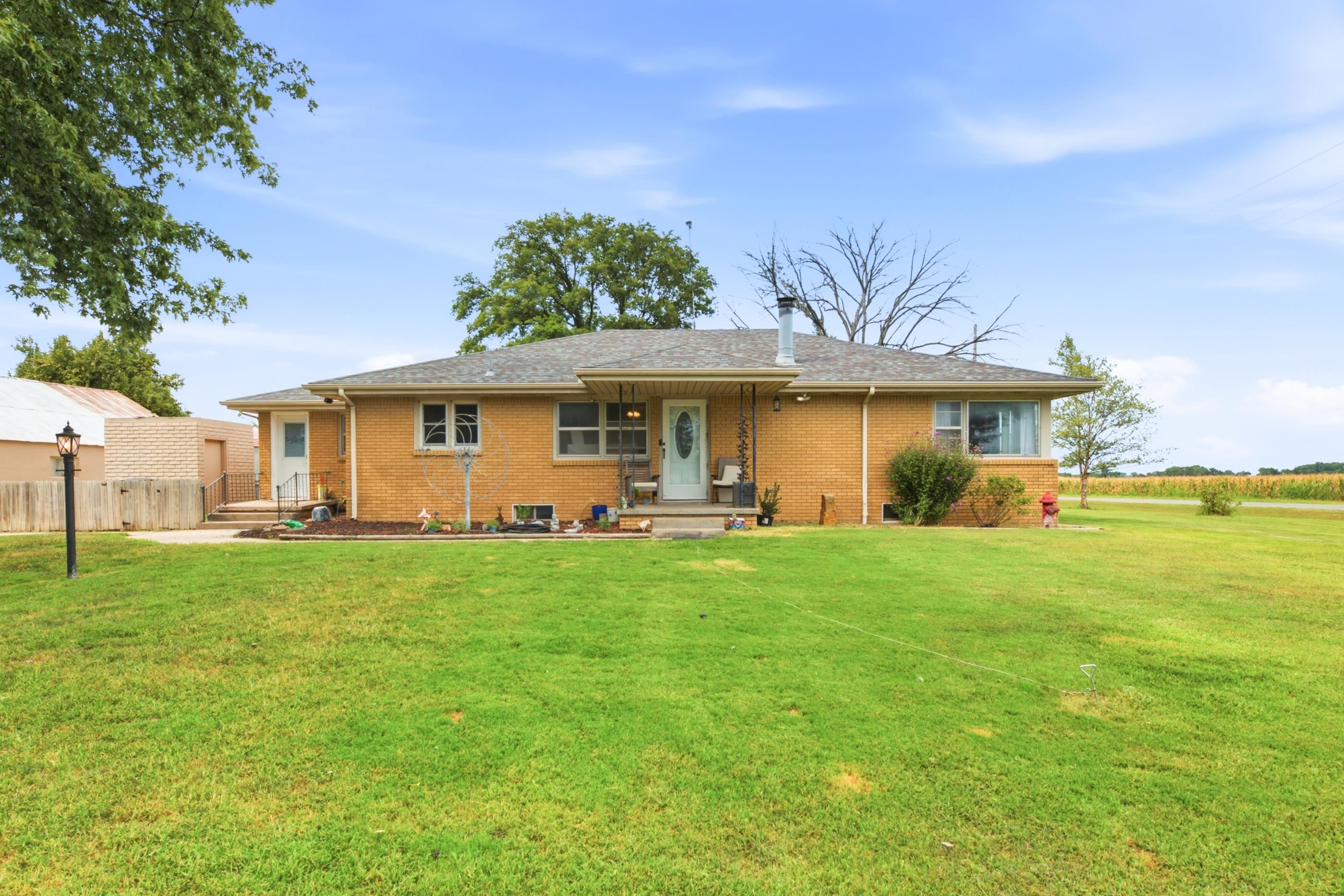 1055 N Oliver St Property Photo 1