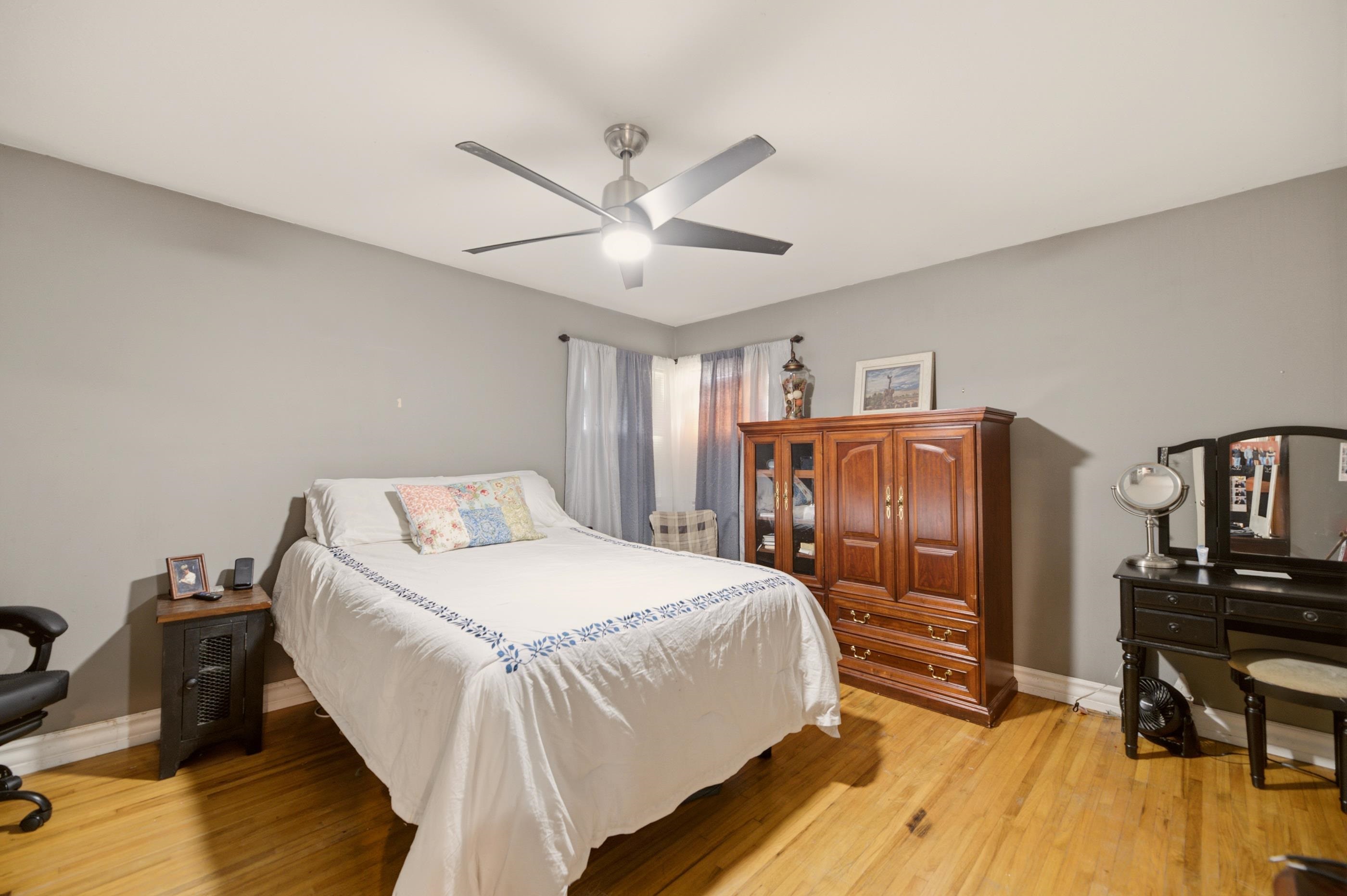 1055 N Oliver St Property Photo 5