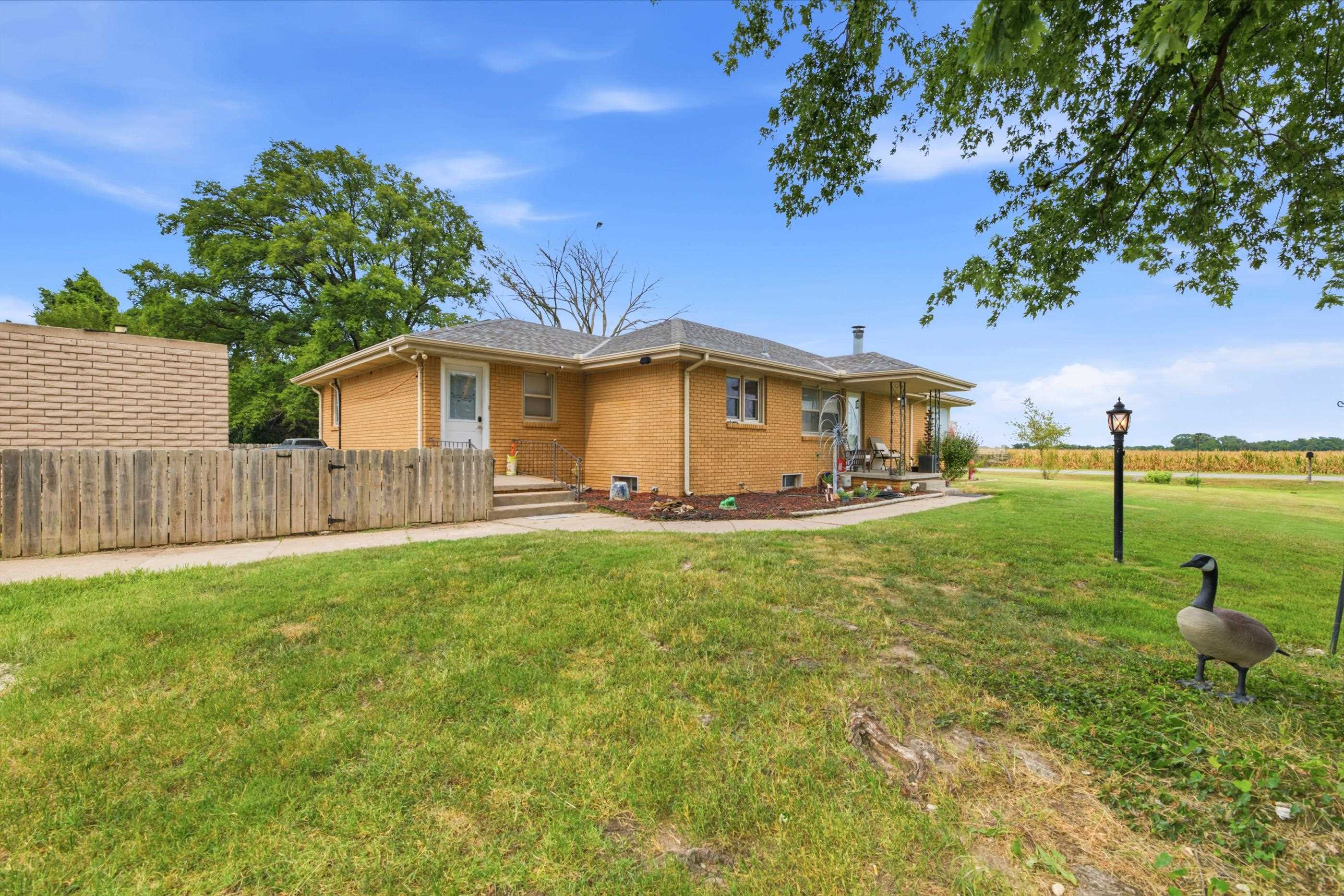 1055 N Oliver St Property Photo 11
