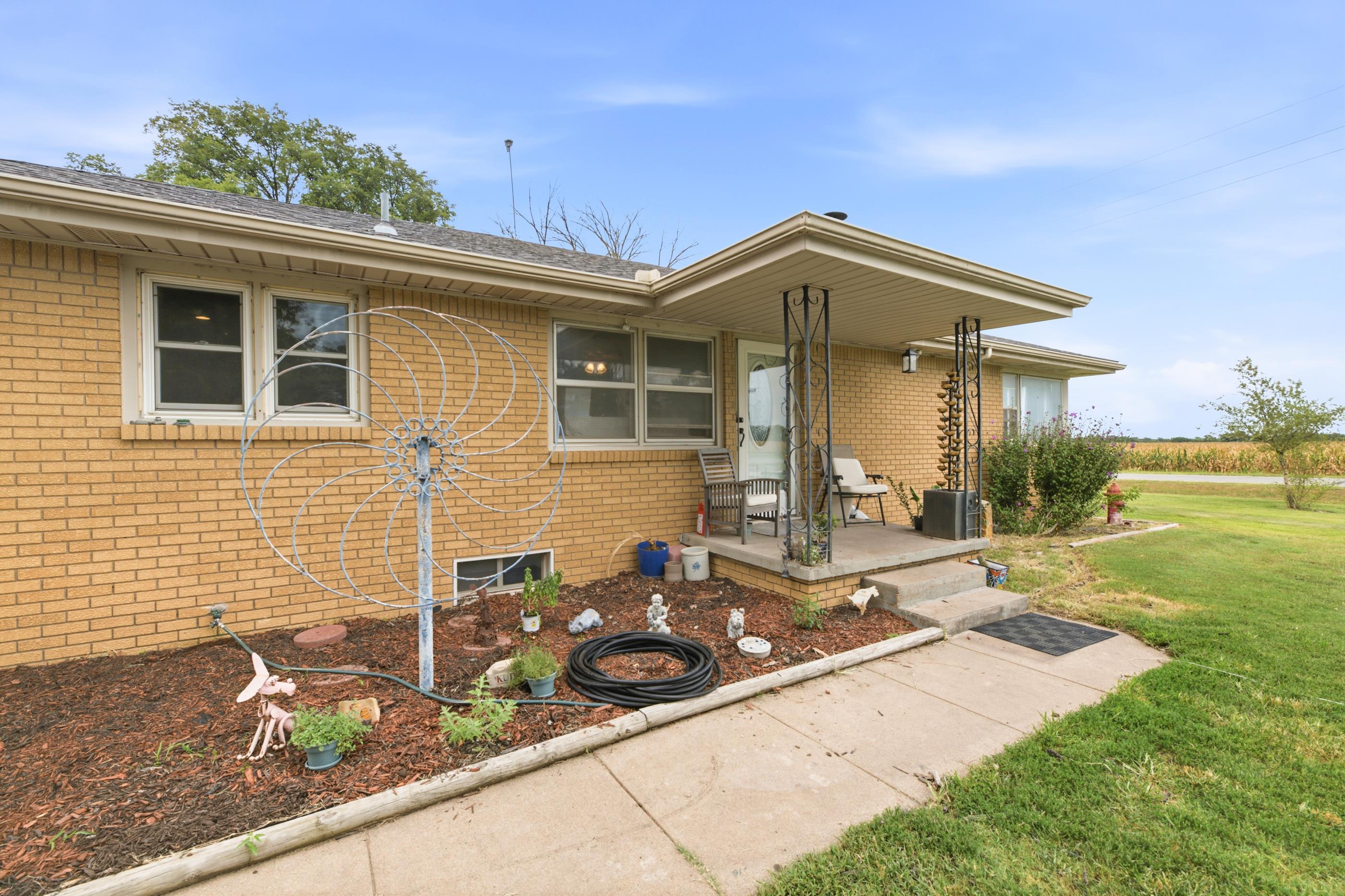 1055 N Oliver St Property Photo 14