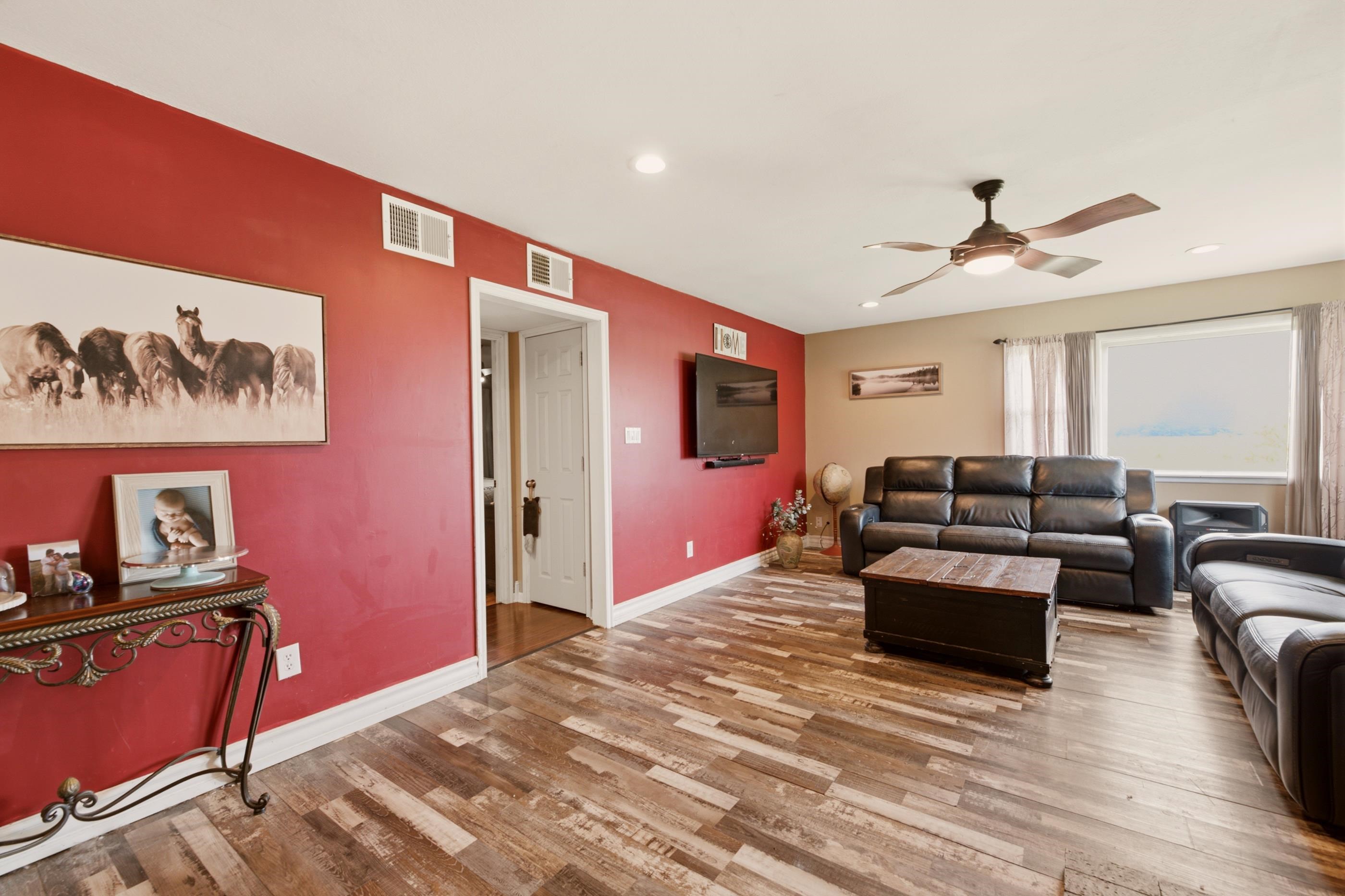 1055 N Oliver St Property Photo 15