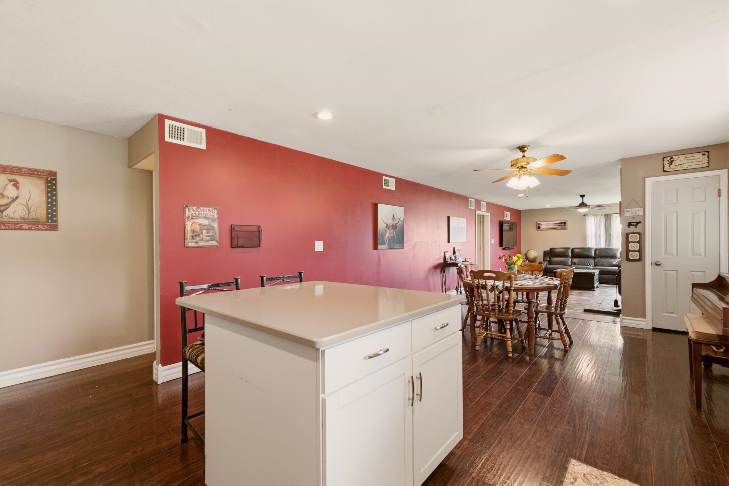 1055 N Oliver St Property Photo 22