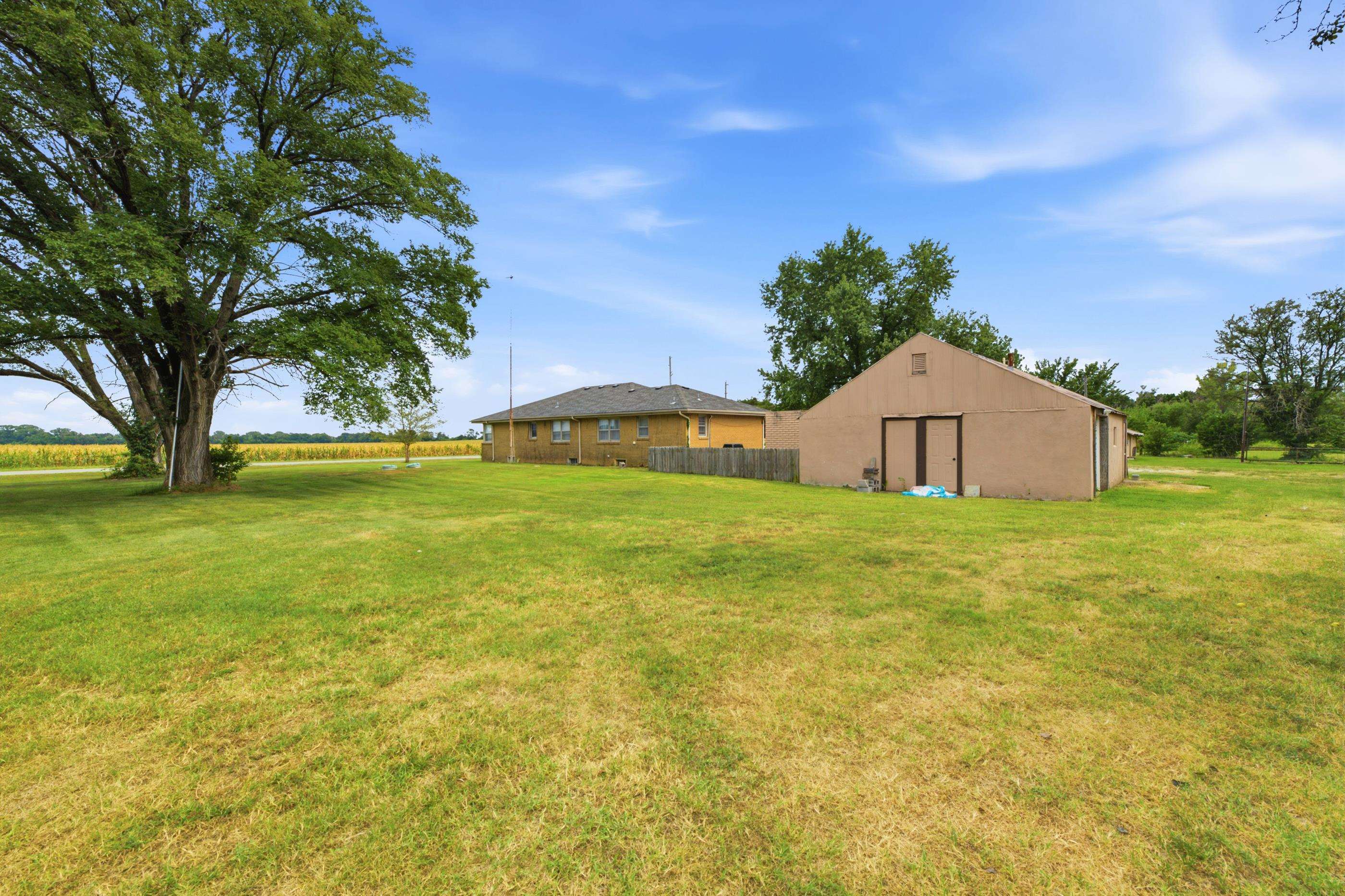 1055 N Oliver St Property Photo 34