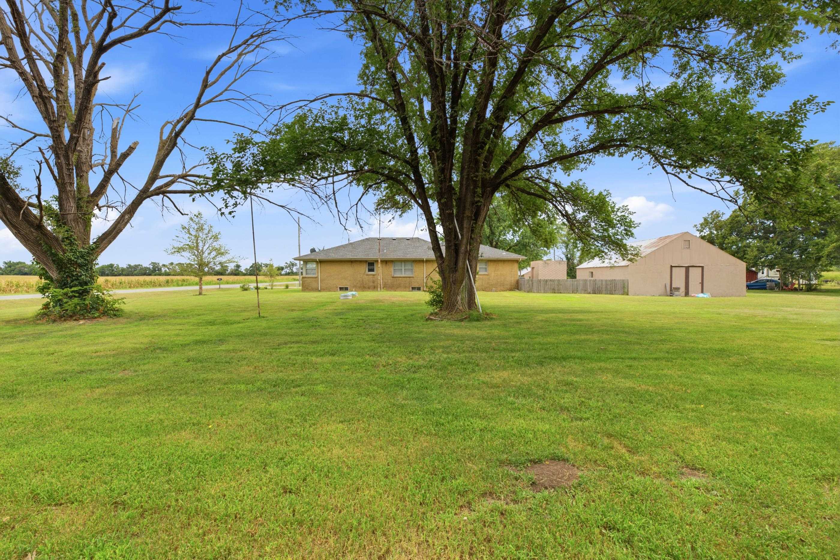 1055 N Oliver St Property Photo 35