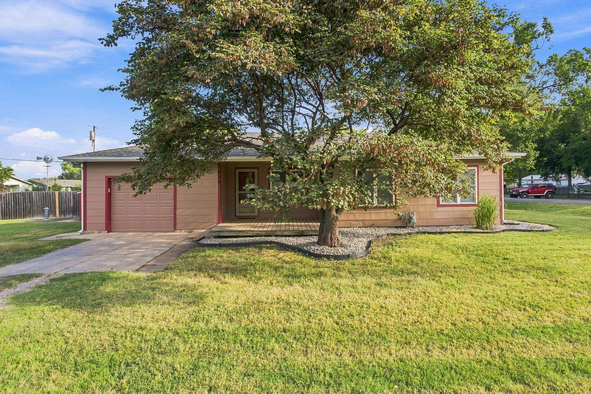 230 W Litson
