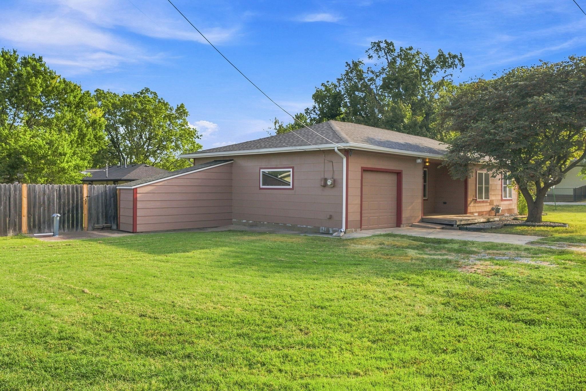 230 W Litson Property Photo 2