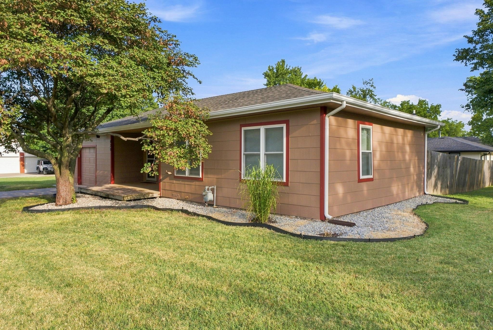 230 W Litson Property Photo 3