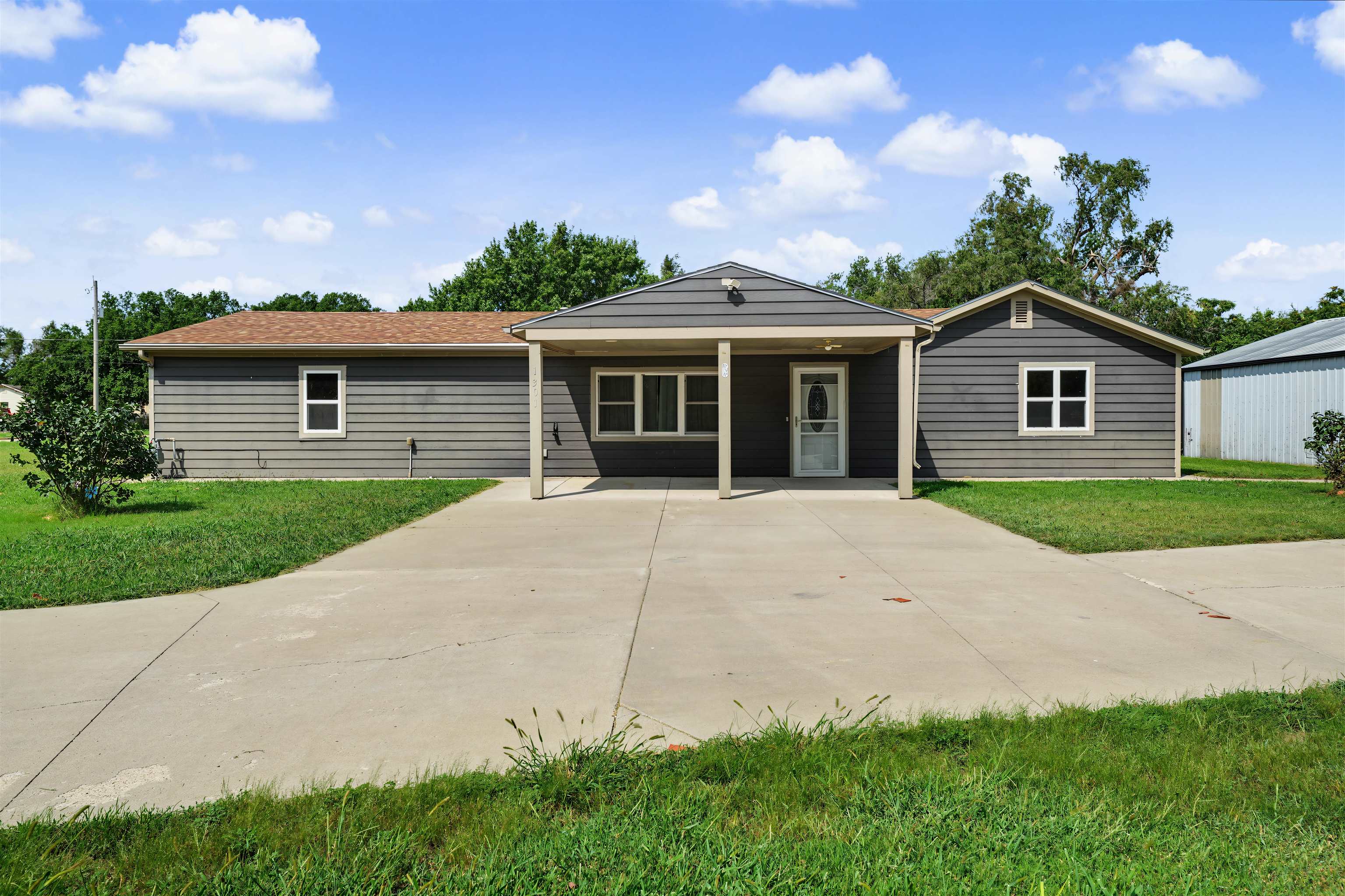 1301 N Front St Property Photo 1