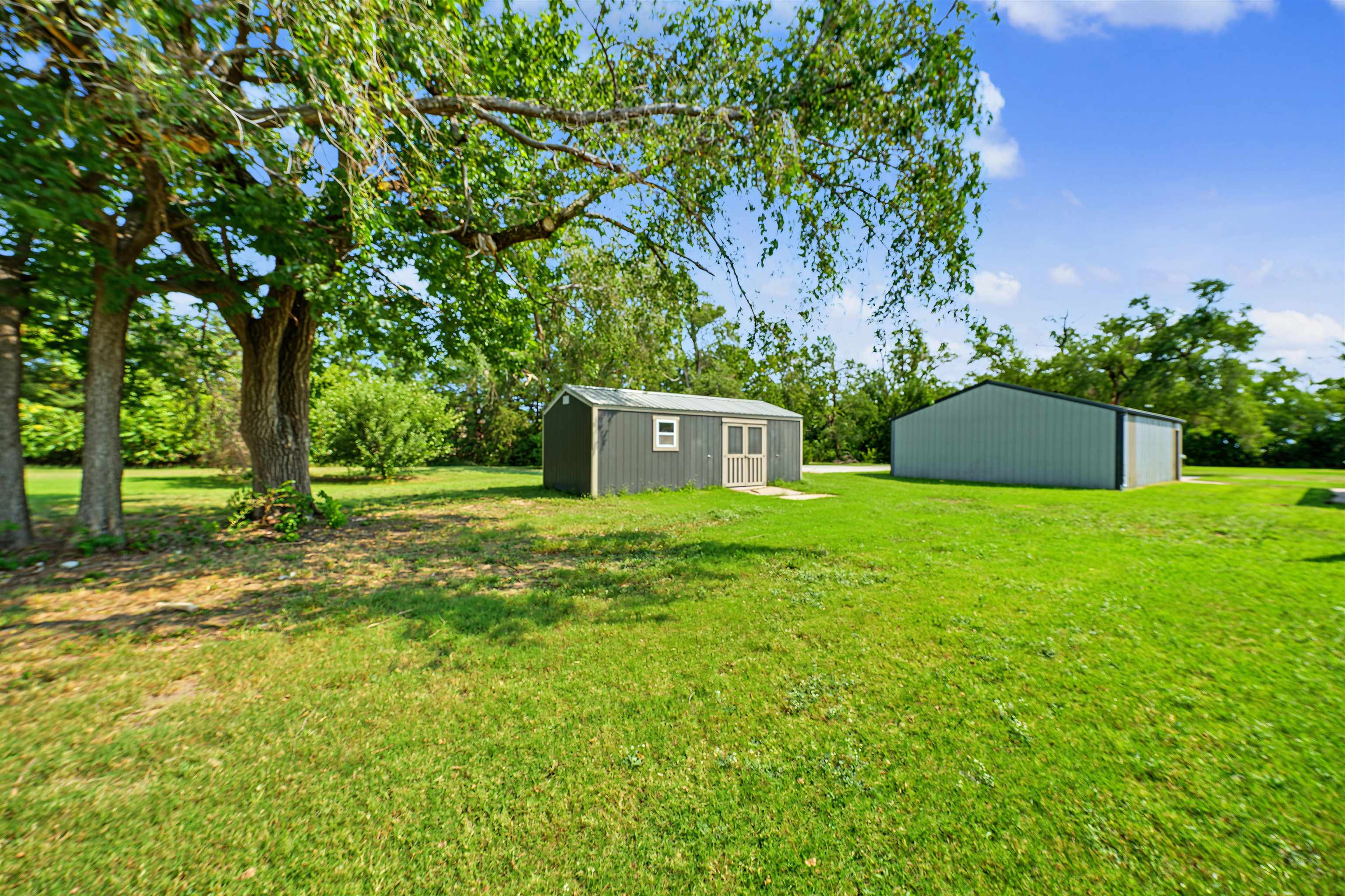 1301 N Front St Property Photo 5