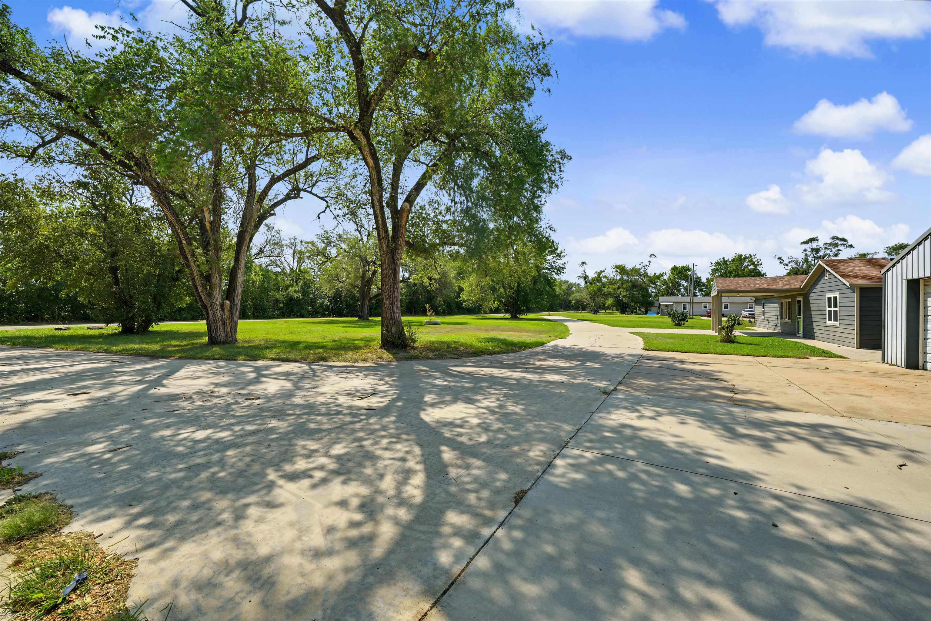 1301 N Front St Property Photo 6