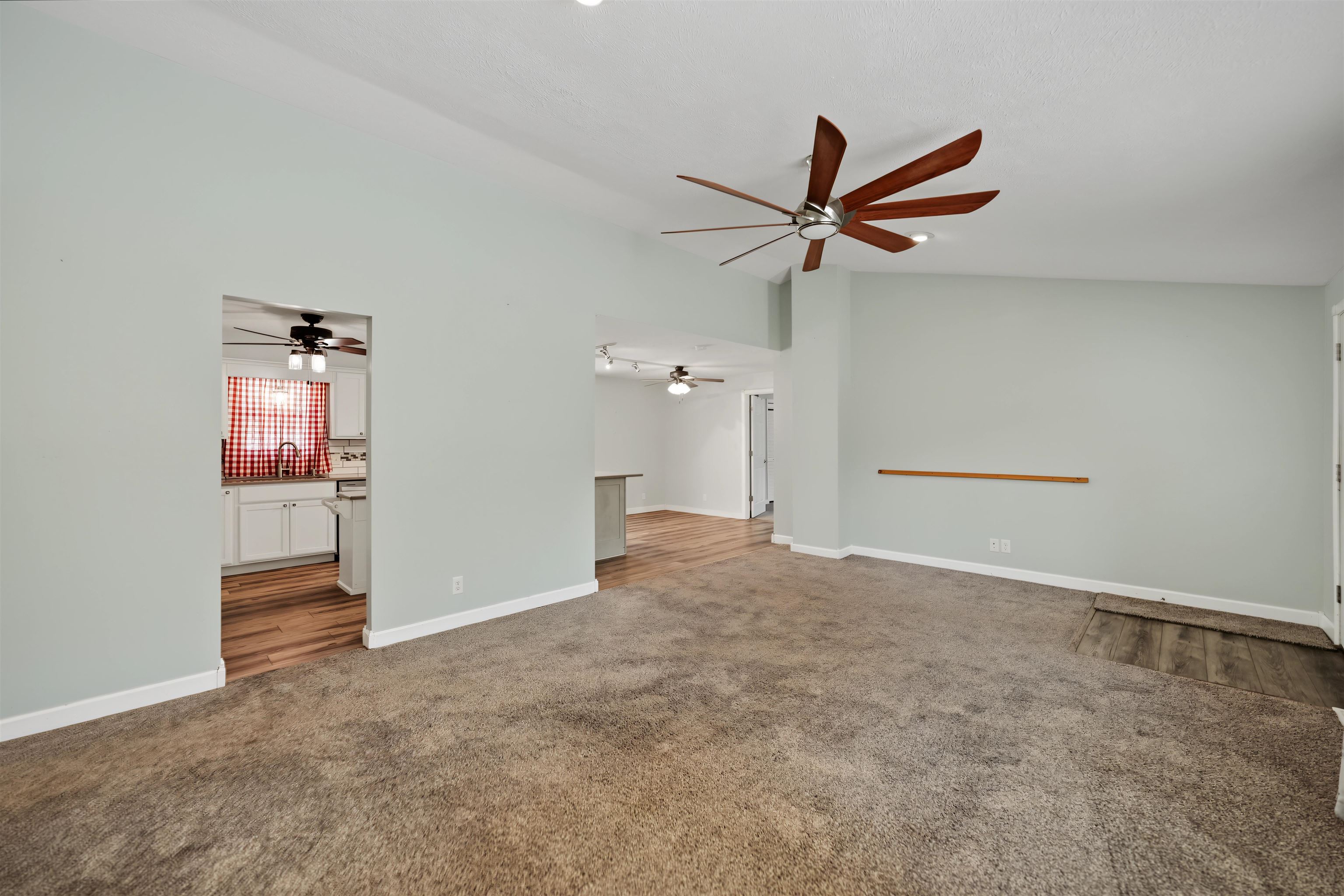 1301 N Front St Property Photo 10
