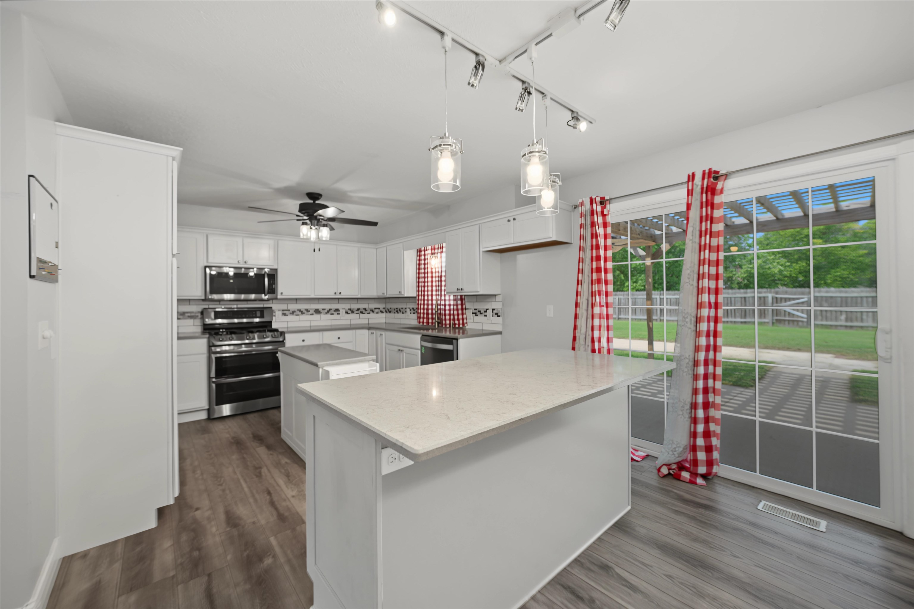 1301 N Front St Property Photo 12