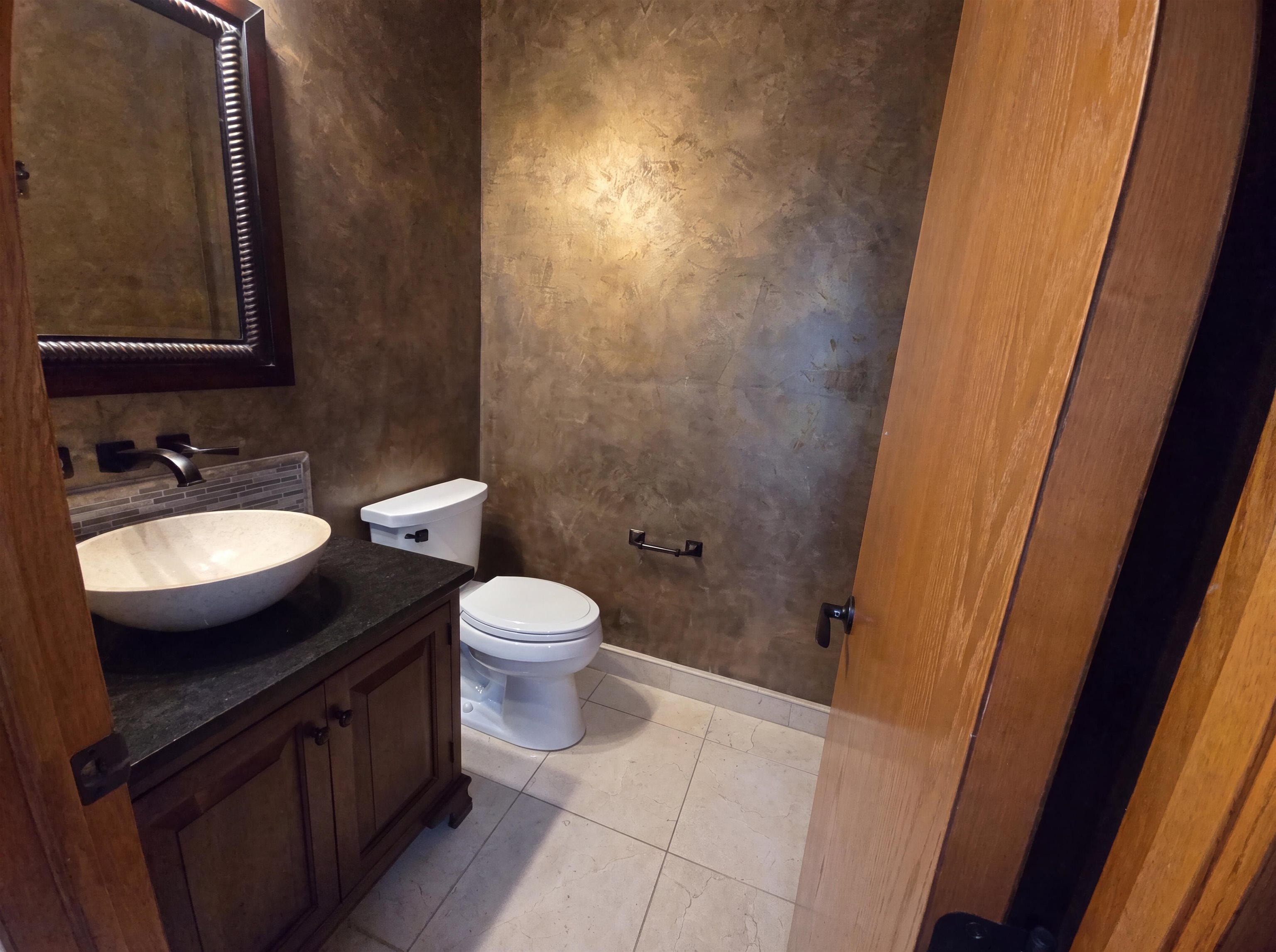 945 N Woodridge Property Photo 6