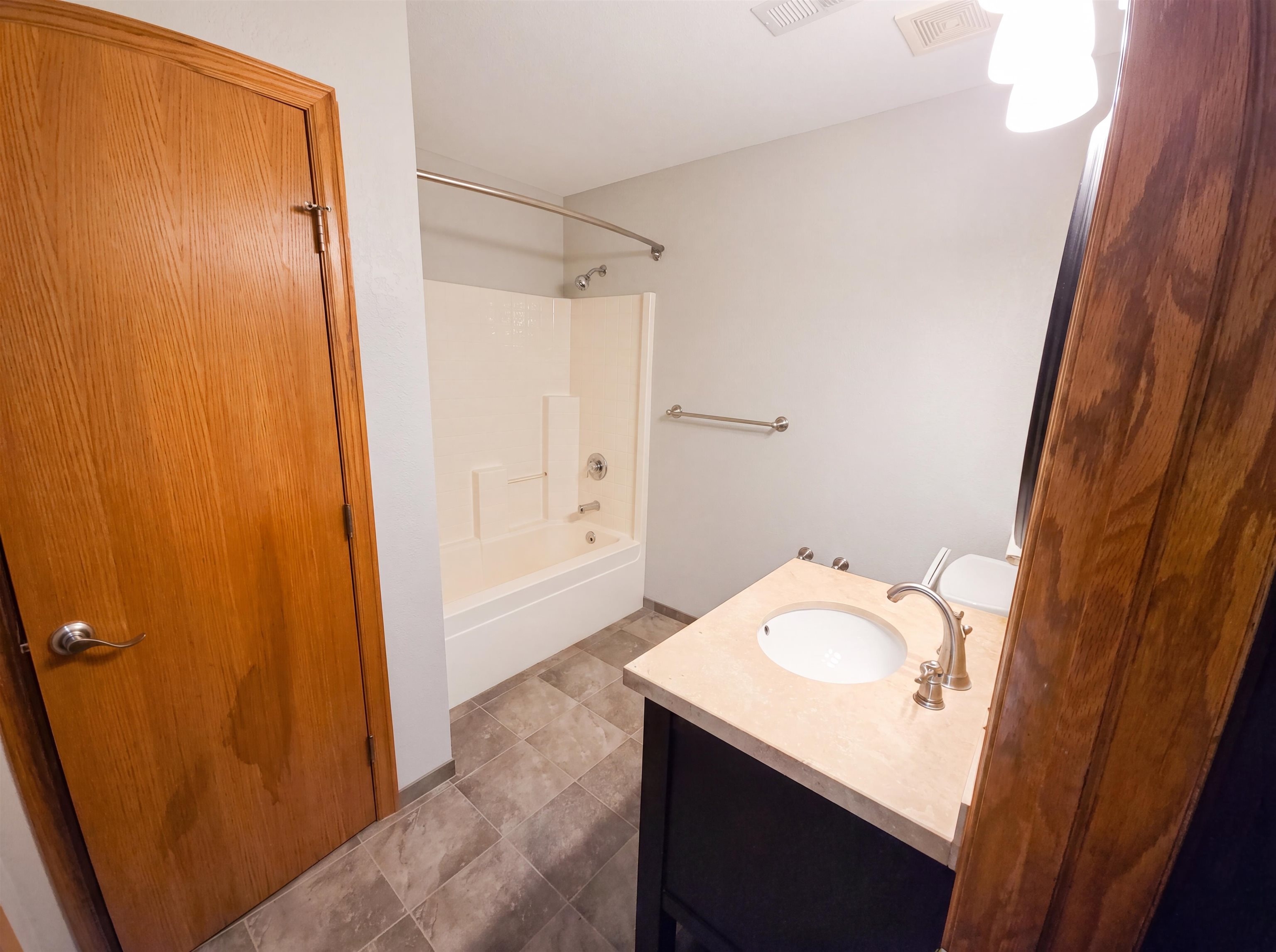 945 N Woodridge Property Photo 10