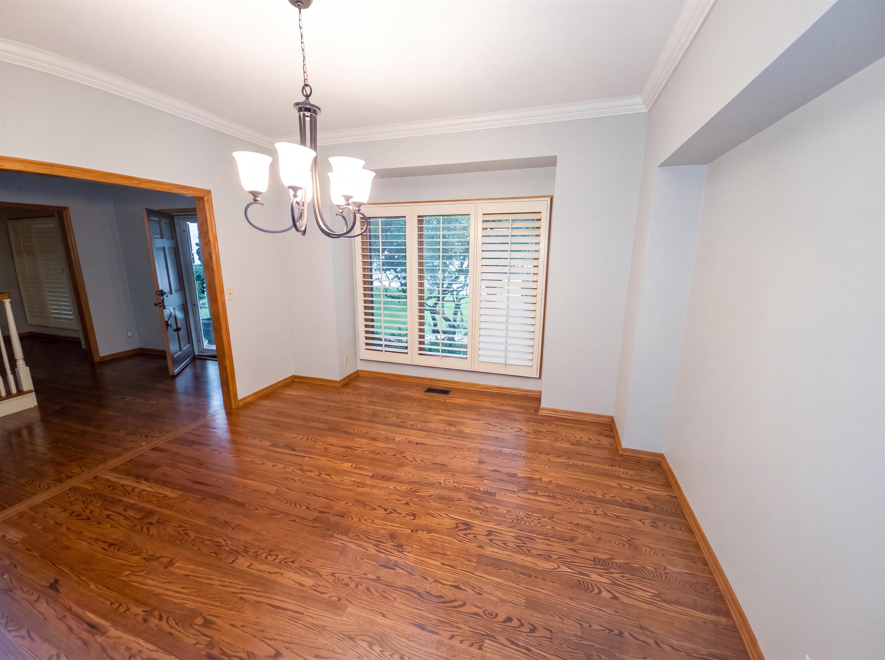 945 N Woodridge Property Photo 13