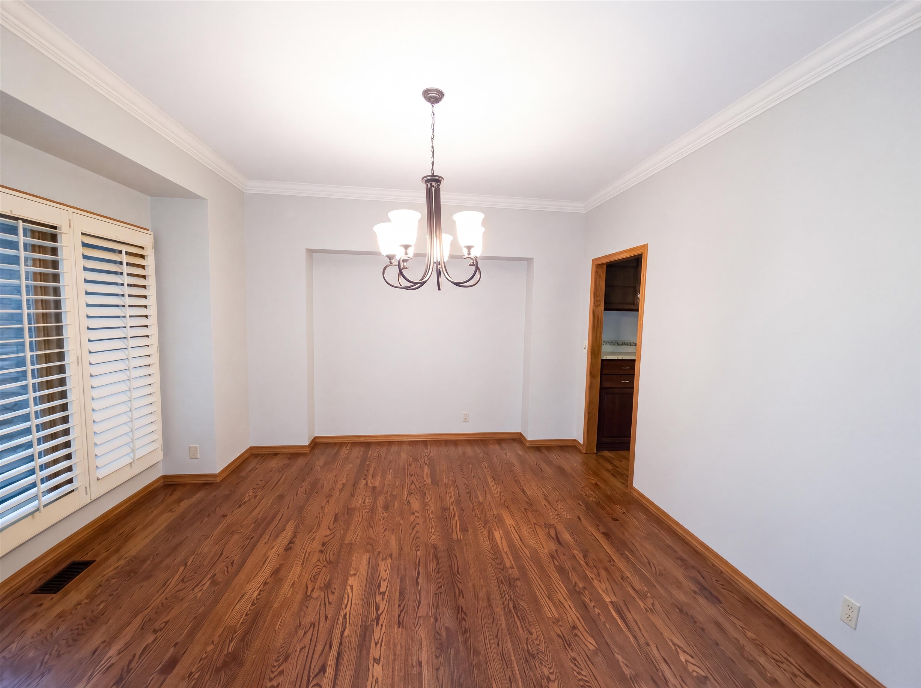 945 N Woodridge Property Photo 14
