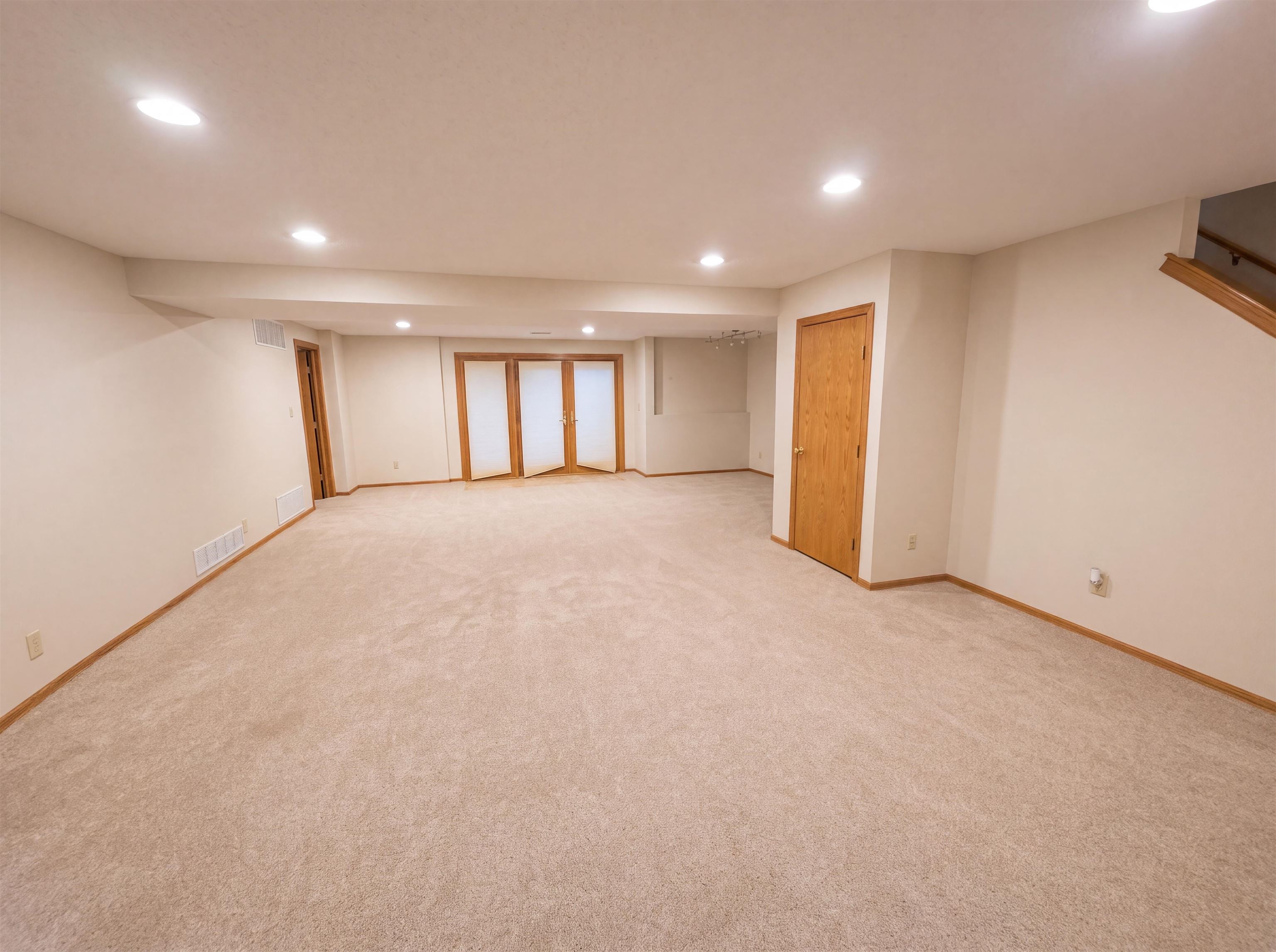 945 N Woodridge Property Photo 15