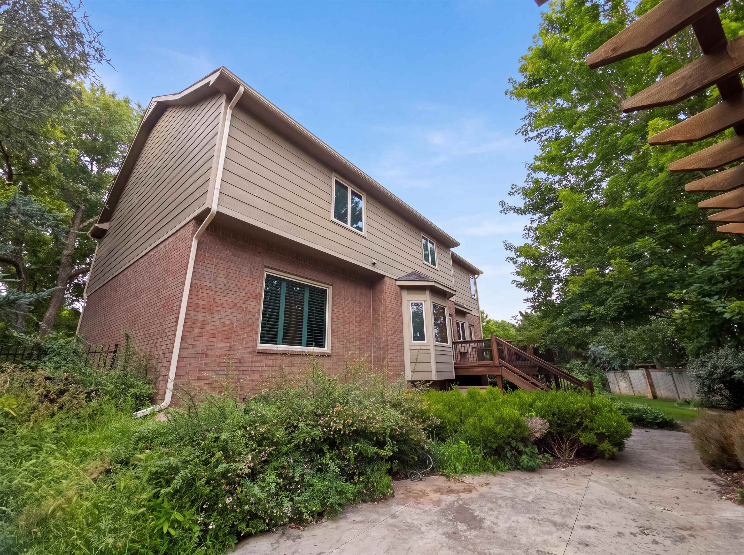 945 N Woodridge Property Photo 17