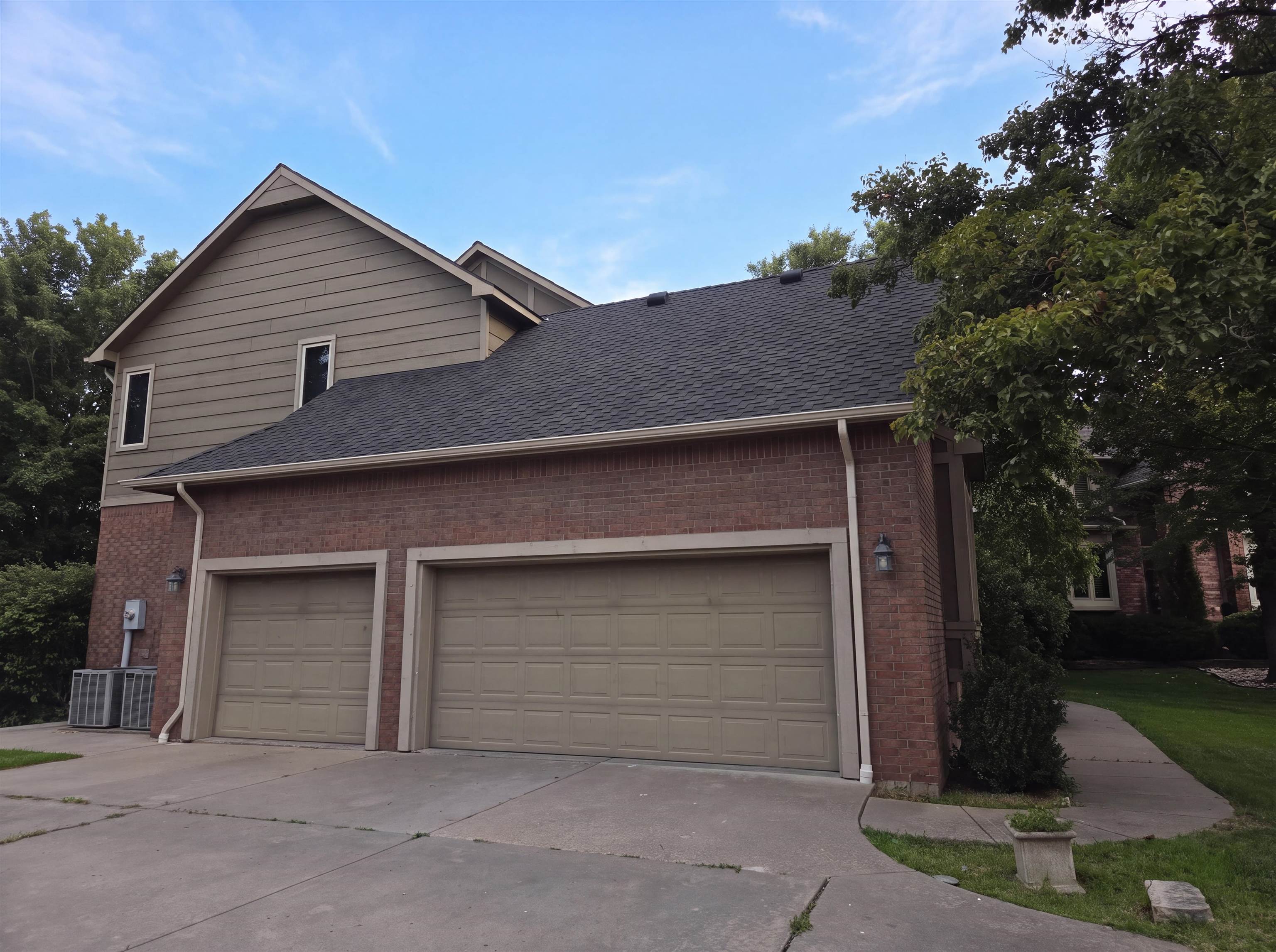 945 N Woodridge Property Photo 18