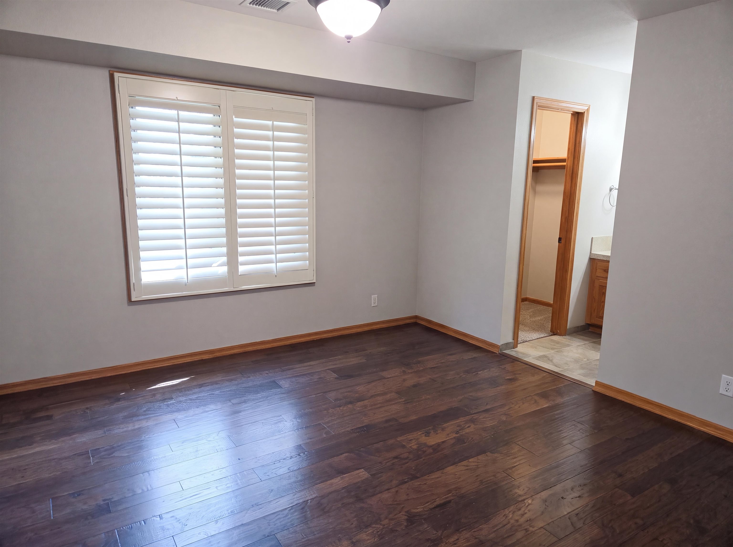 945 N Woodridge Property Photo 20