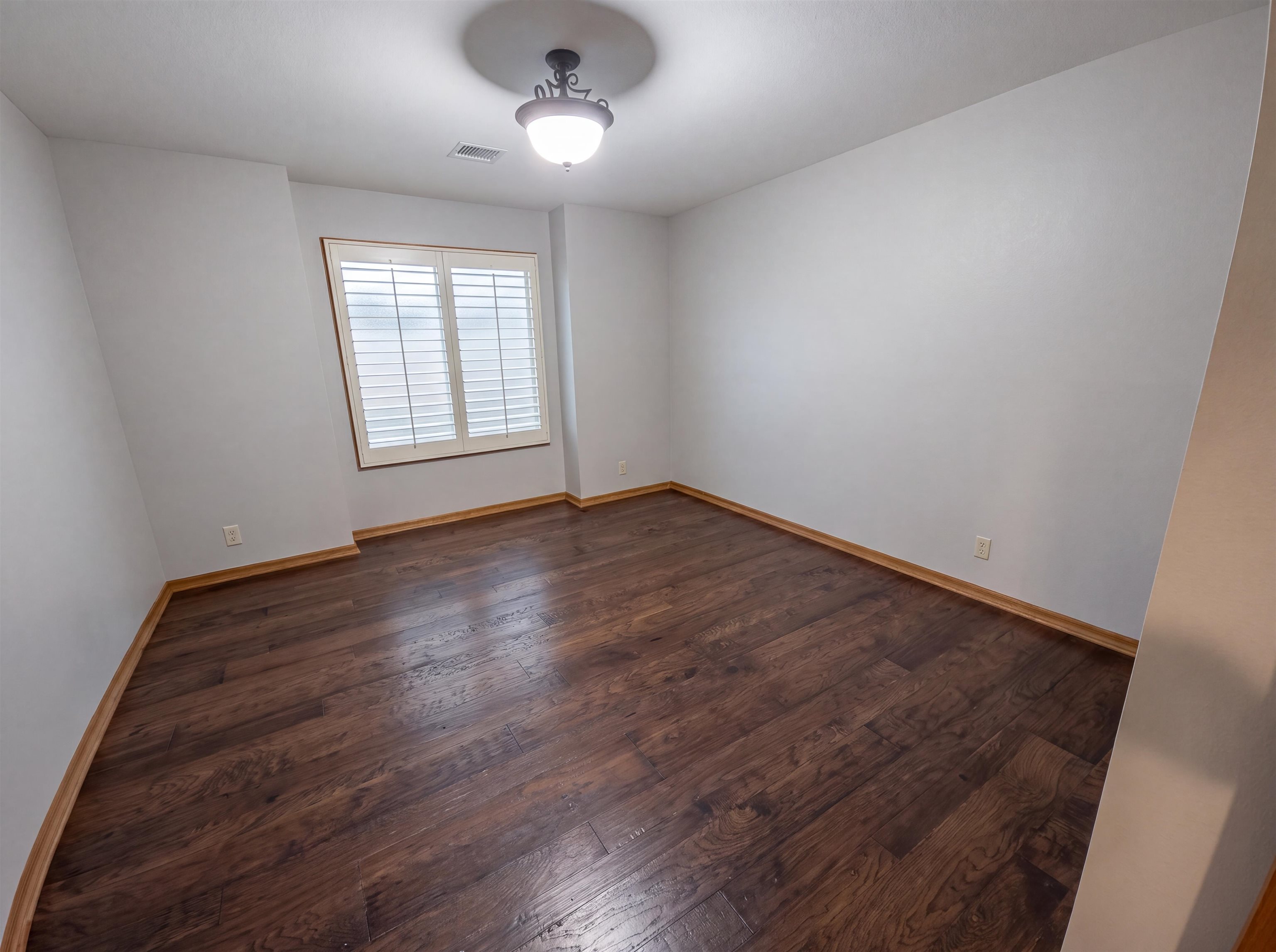 945 N Woodridge Property Photo 21