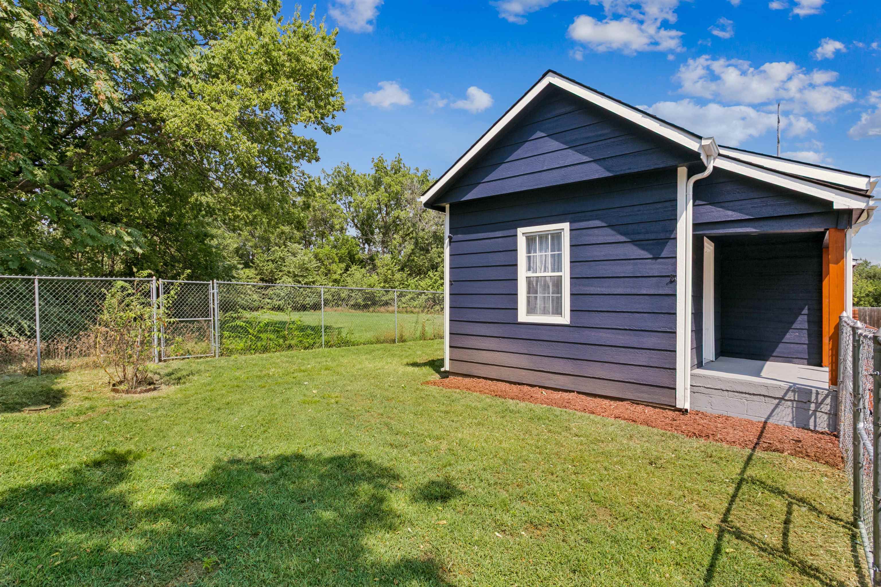 2016 E Chishom St Property Photo 4