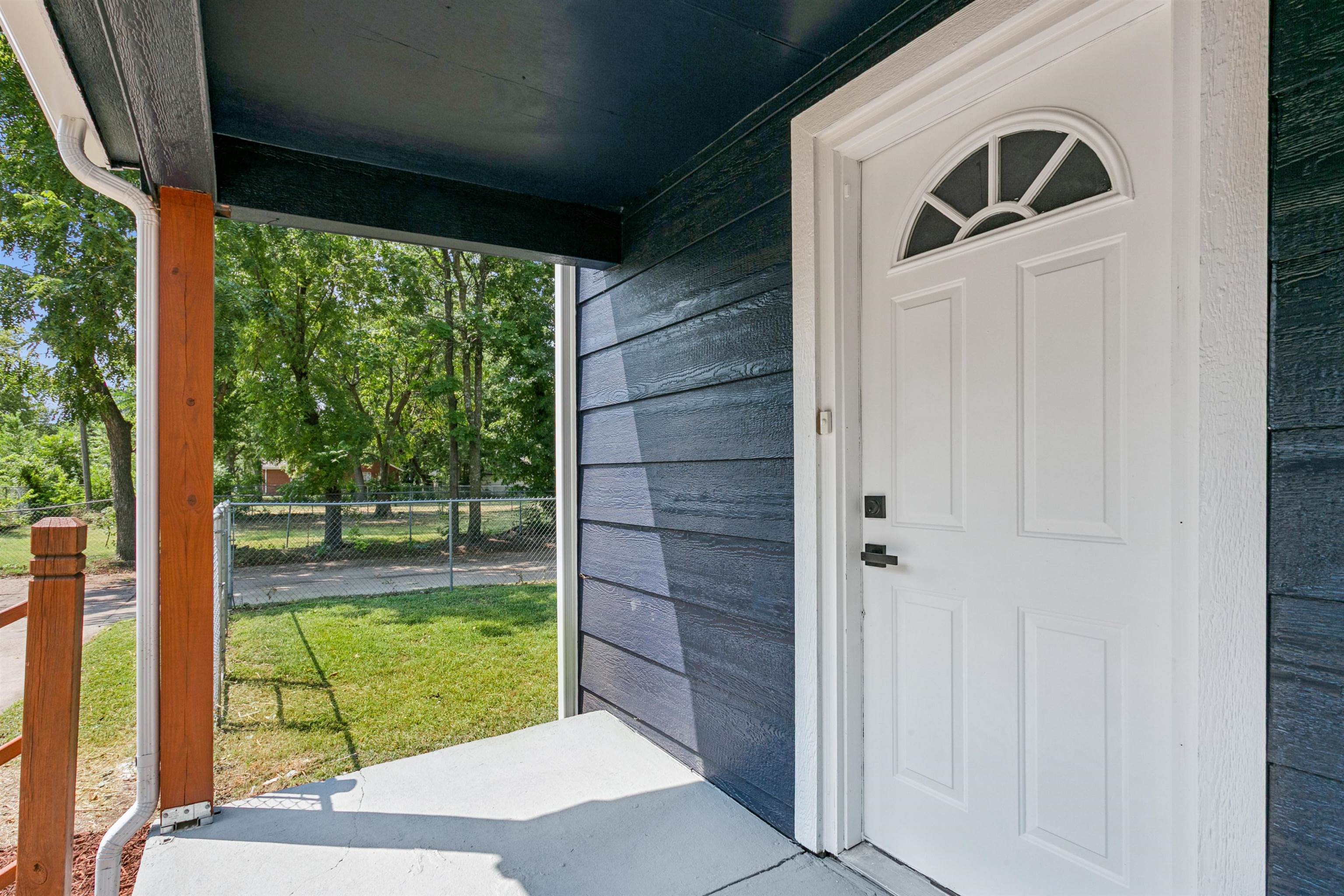 2016 E Chishom St Property Photo 5