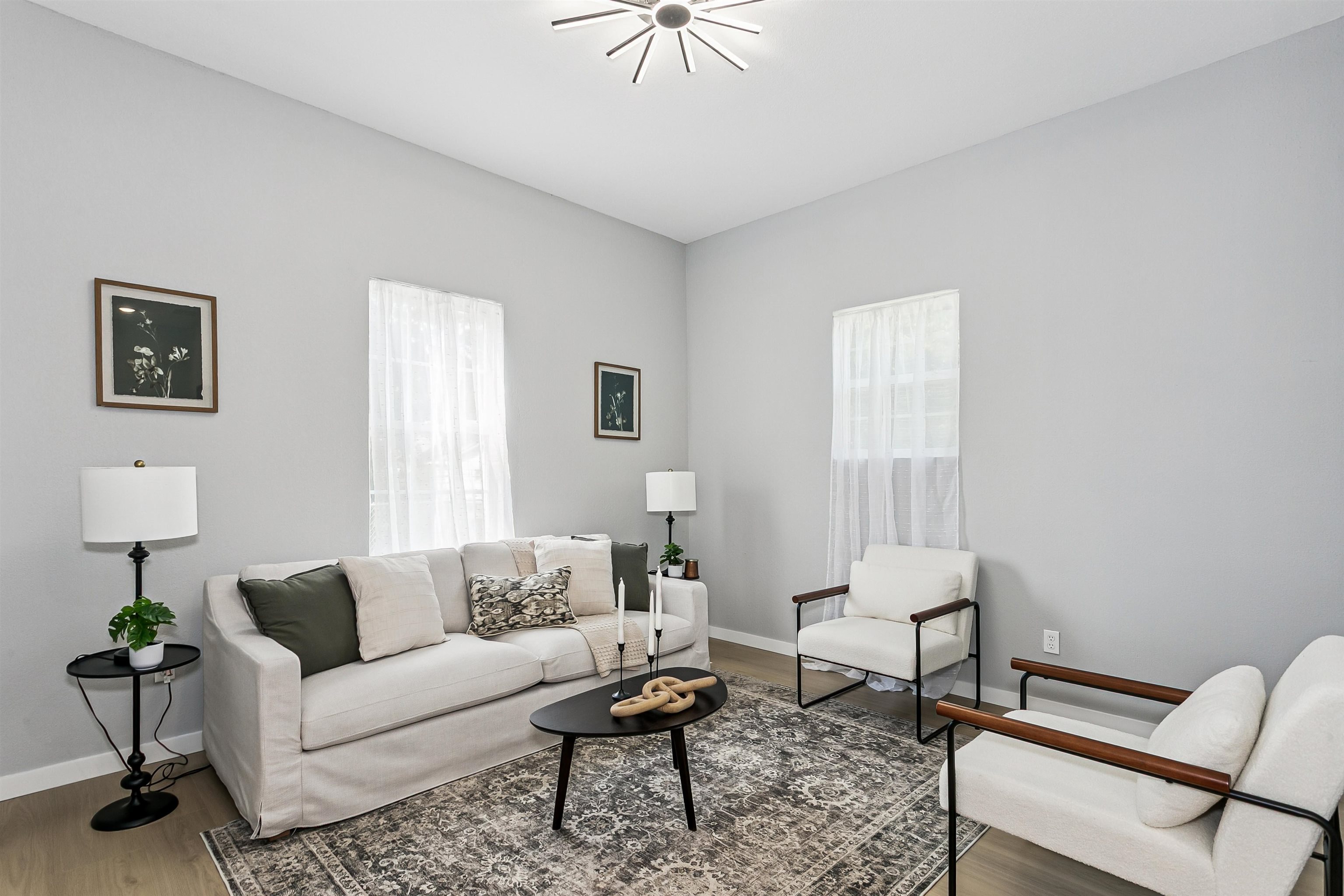 2016 E Chishom St Property Photo 6