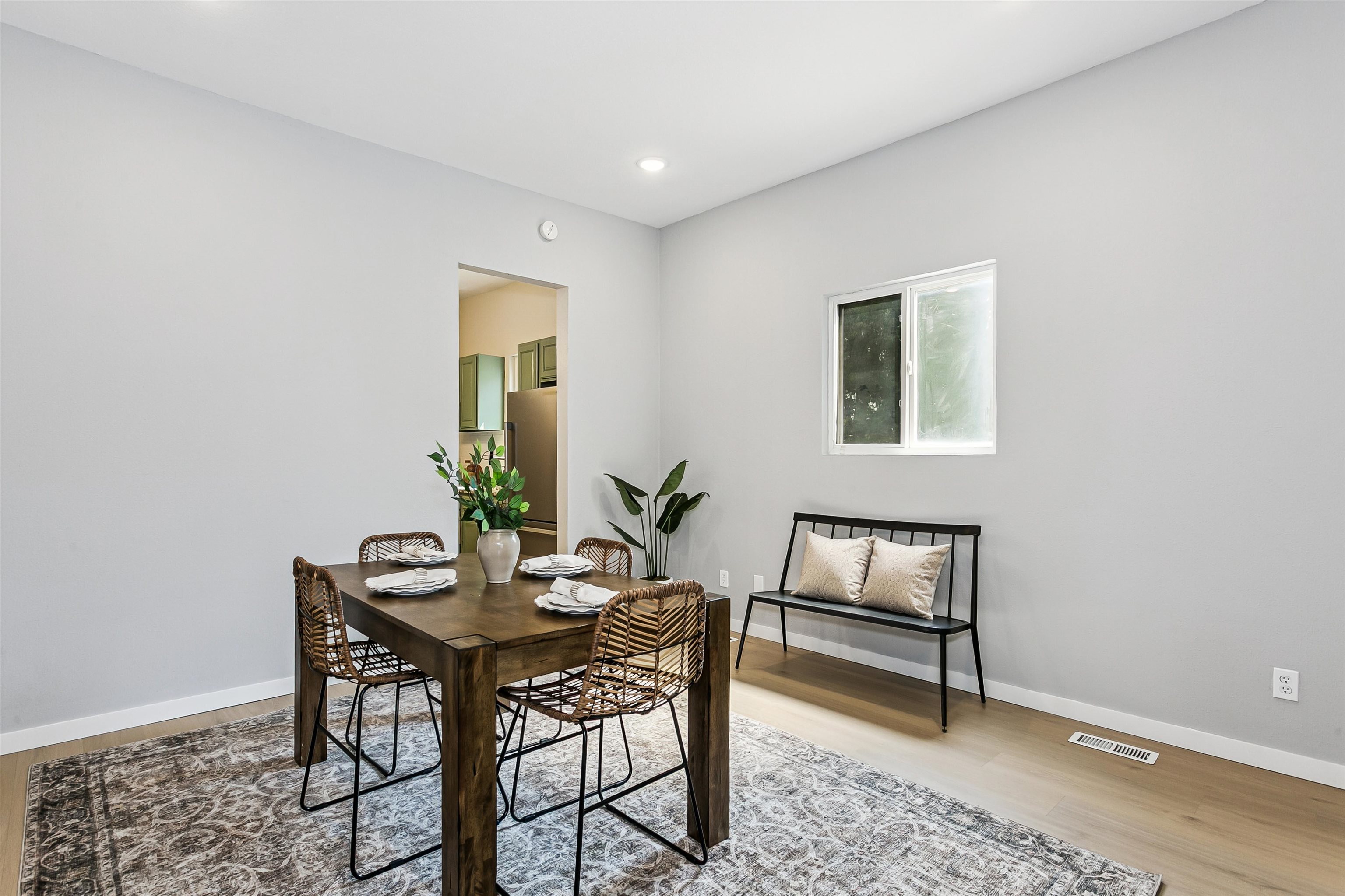 2016 E Chishom St Property Photo 9