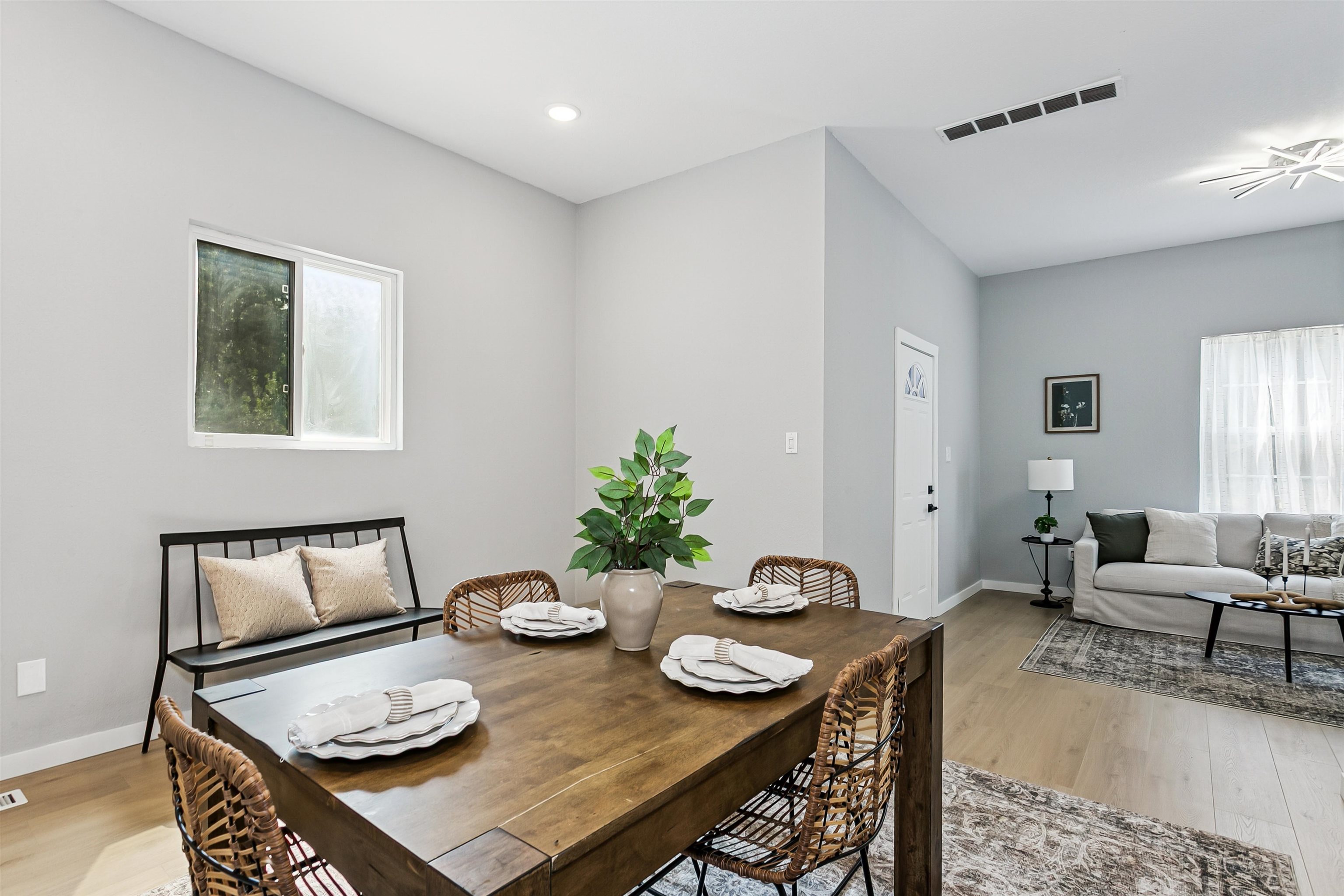 2016 E Chishom St Property Photo 12