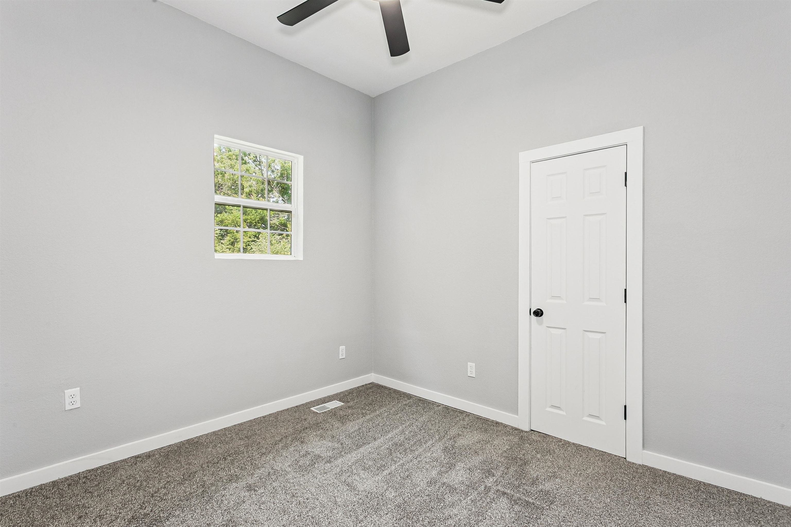 2016 E Chishom St Property Photo 24