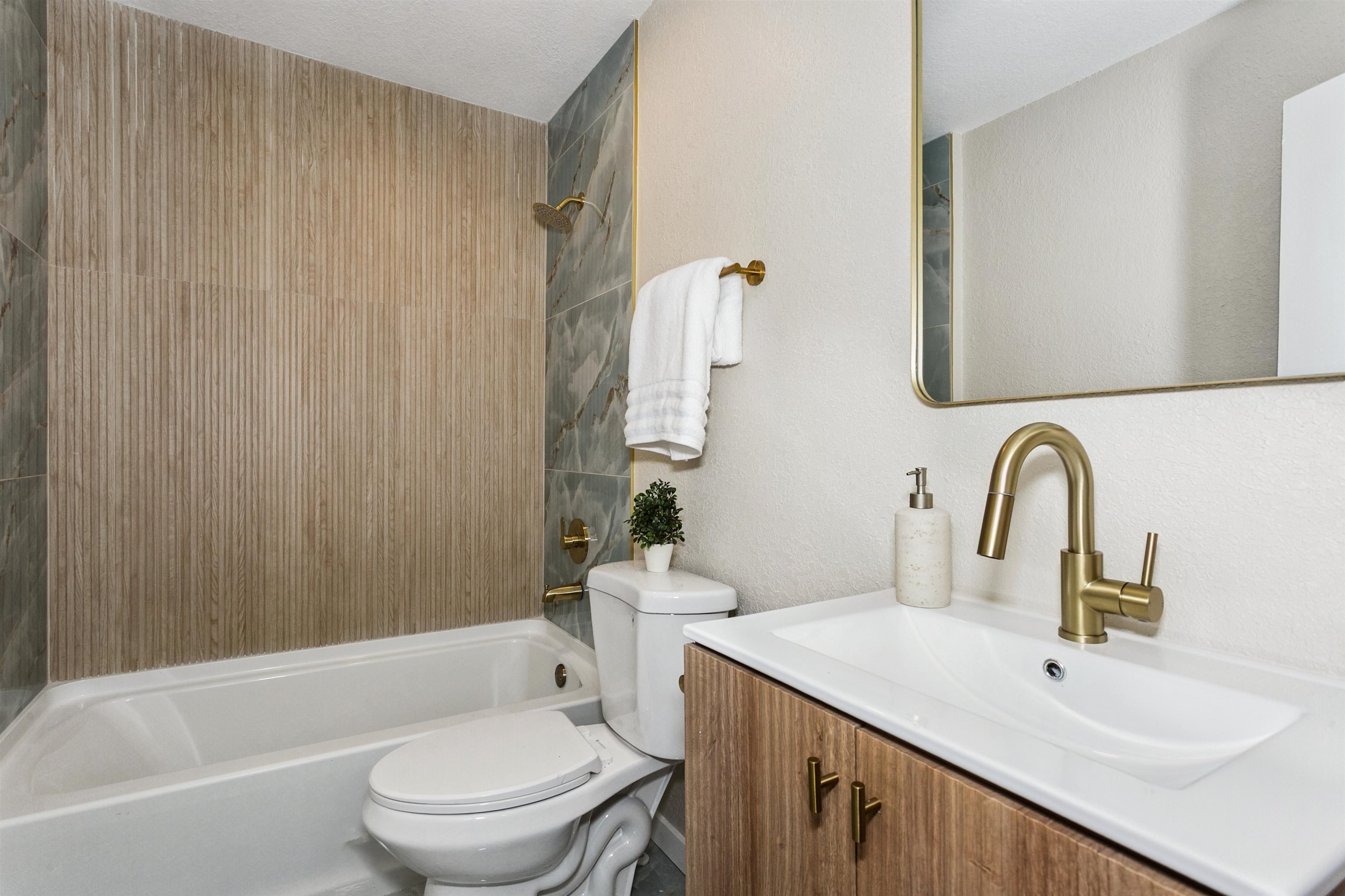 2016 E Chishom St Property Photo 28
