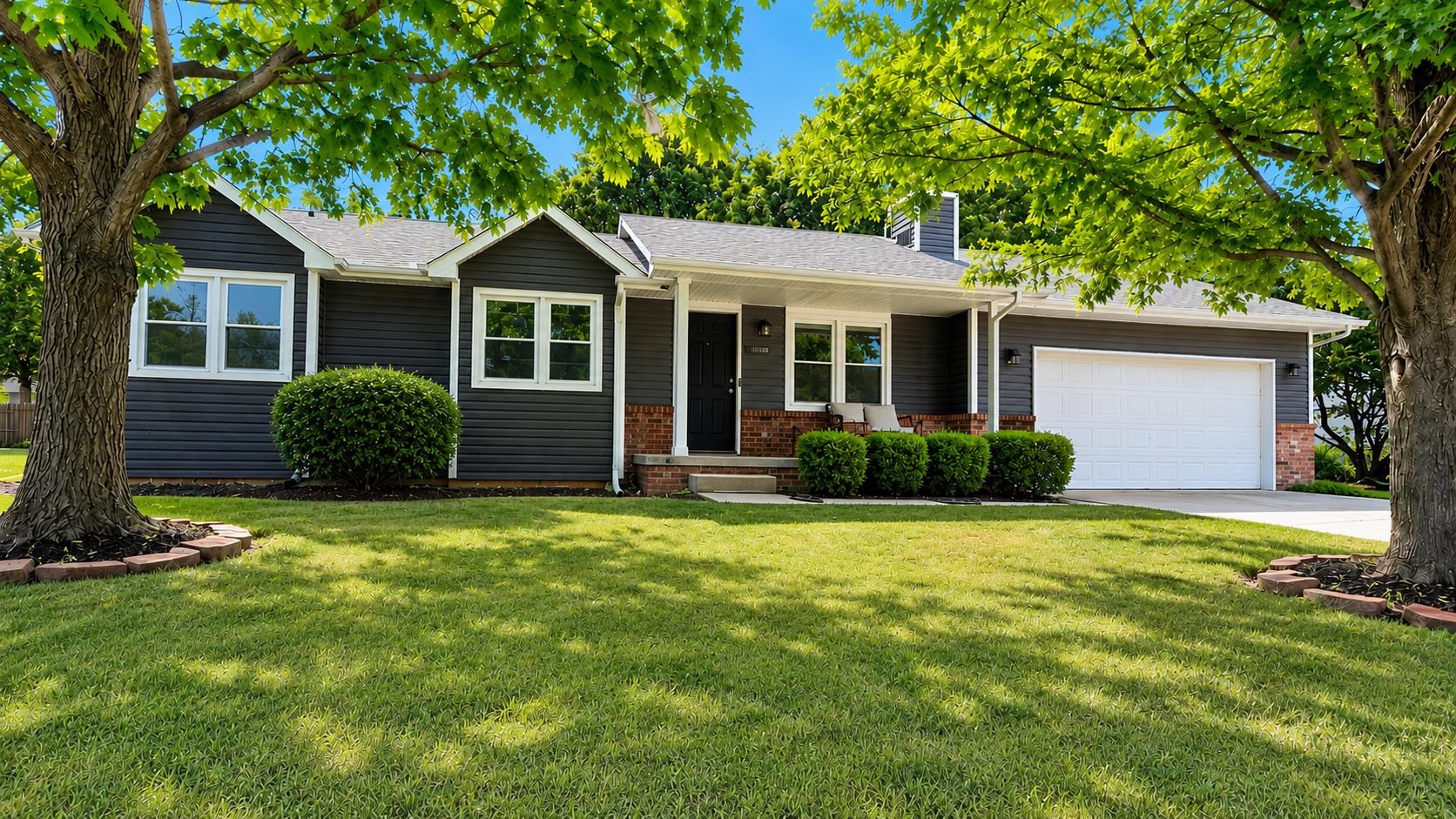 1633 N Tanglewood Property Photo 1