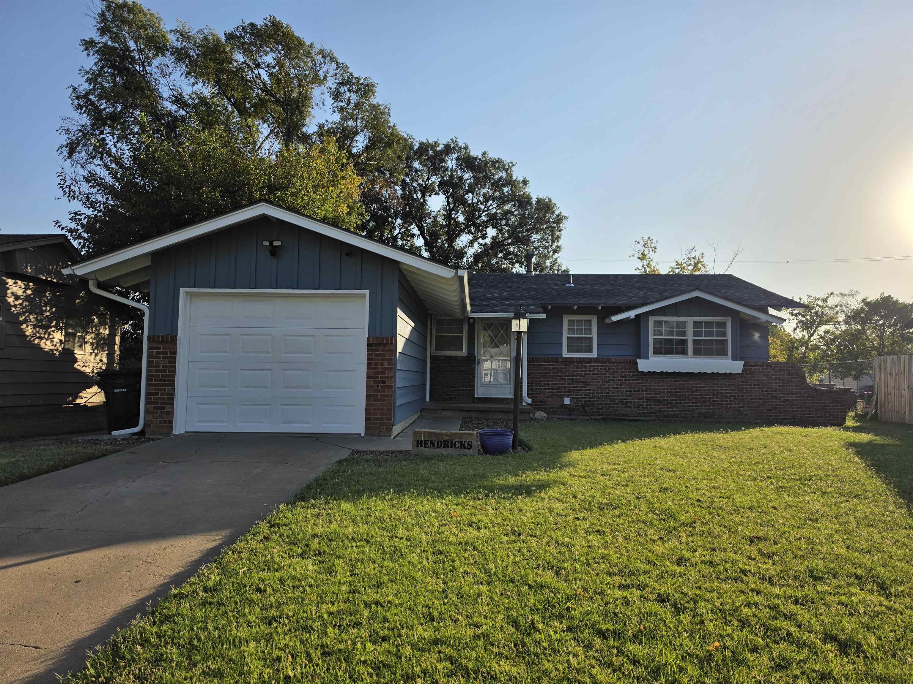 2219 Edward St Property Photo 1