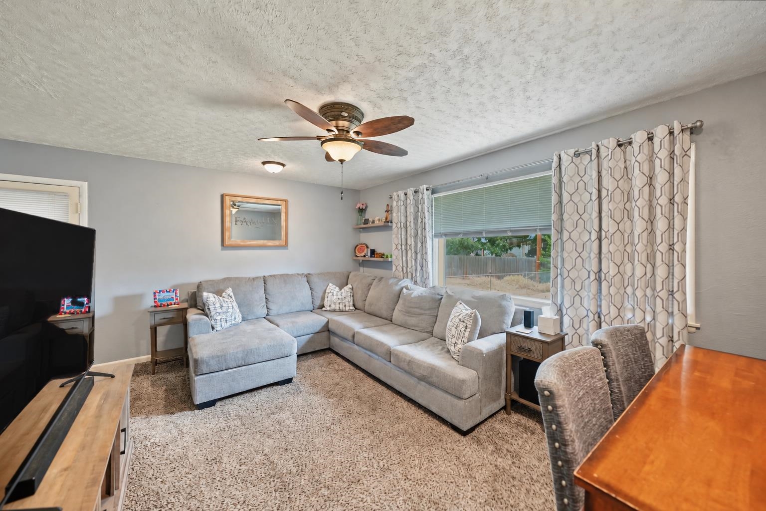 2219 Edward St Property Photo 2