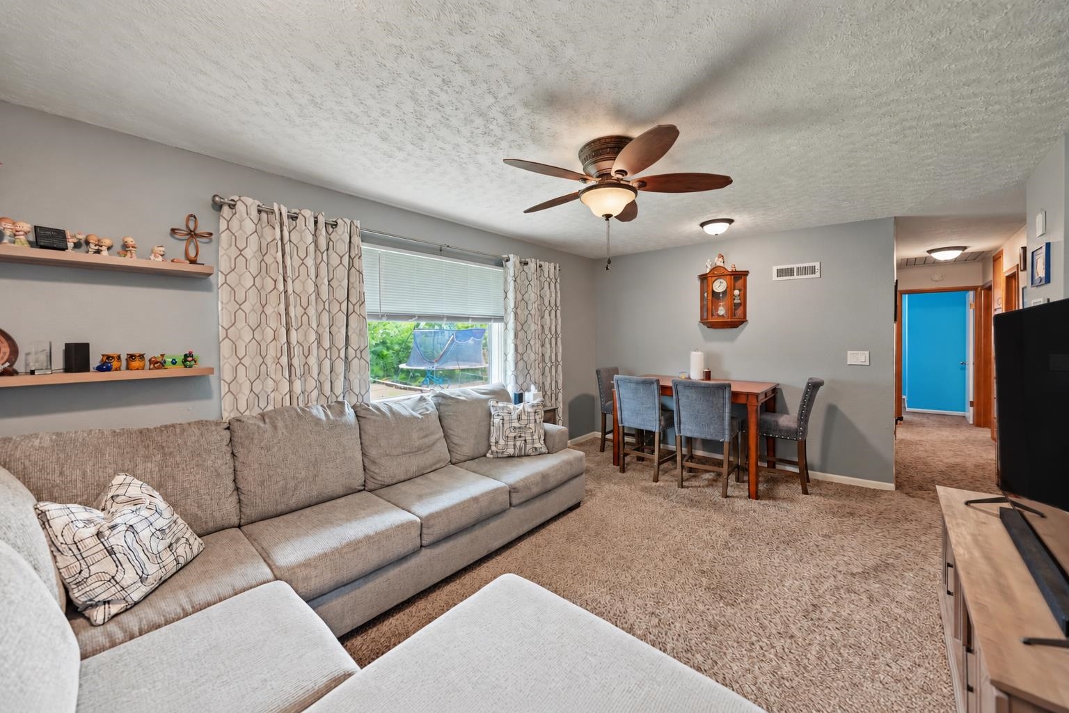 2219 Edward St Property Photo 3